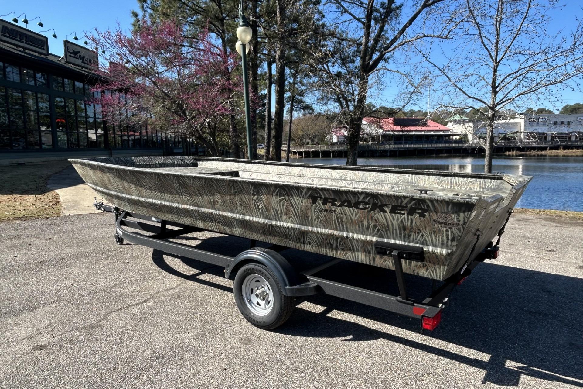 2025 Tracker Grizzly 2072 Utility