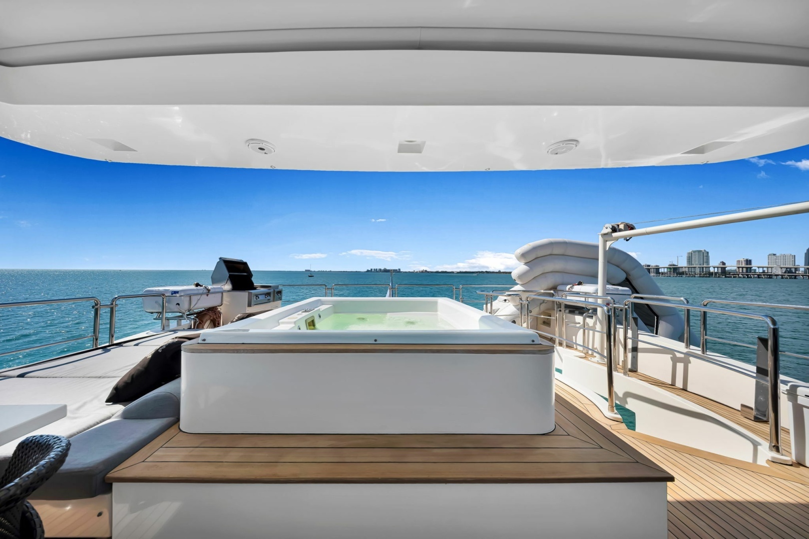 2005 Azimut 105 - Image 11