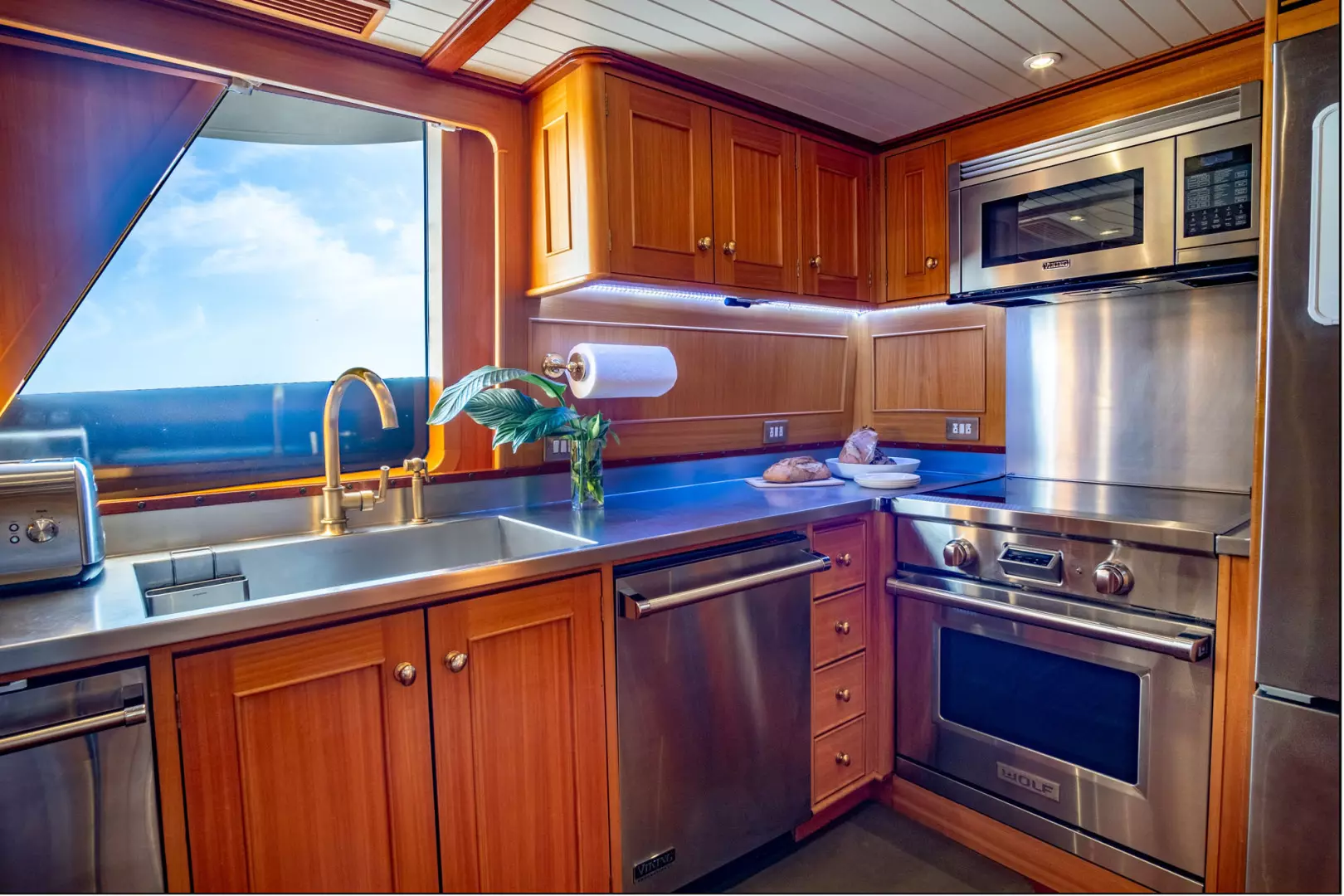 1999 Palmer Johnson Motor Yacht - Image 10