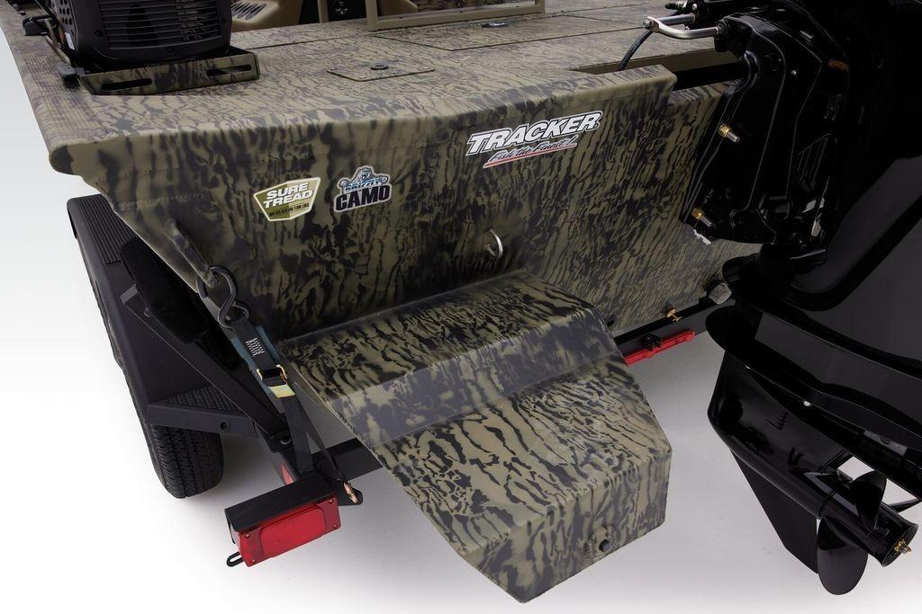 2026 Tracker GRIZZLY® 2072 CC Sportsman boat with camo design and Sure Tread surface.