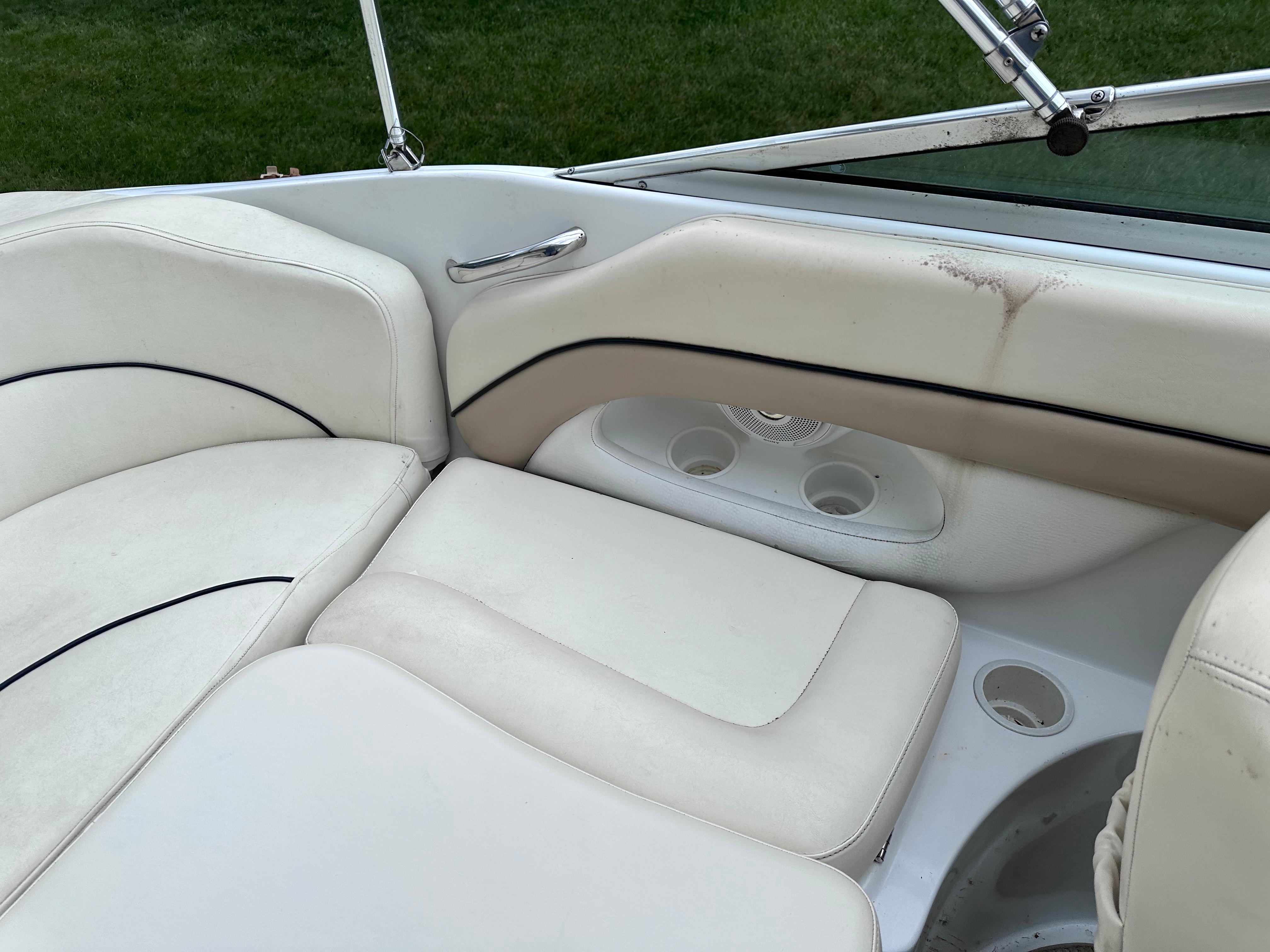 2000 Chris-Craft 215 Cuddy - 13
