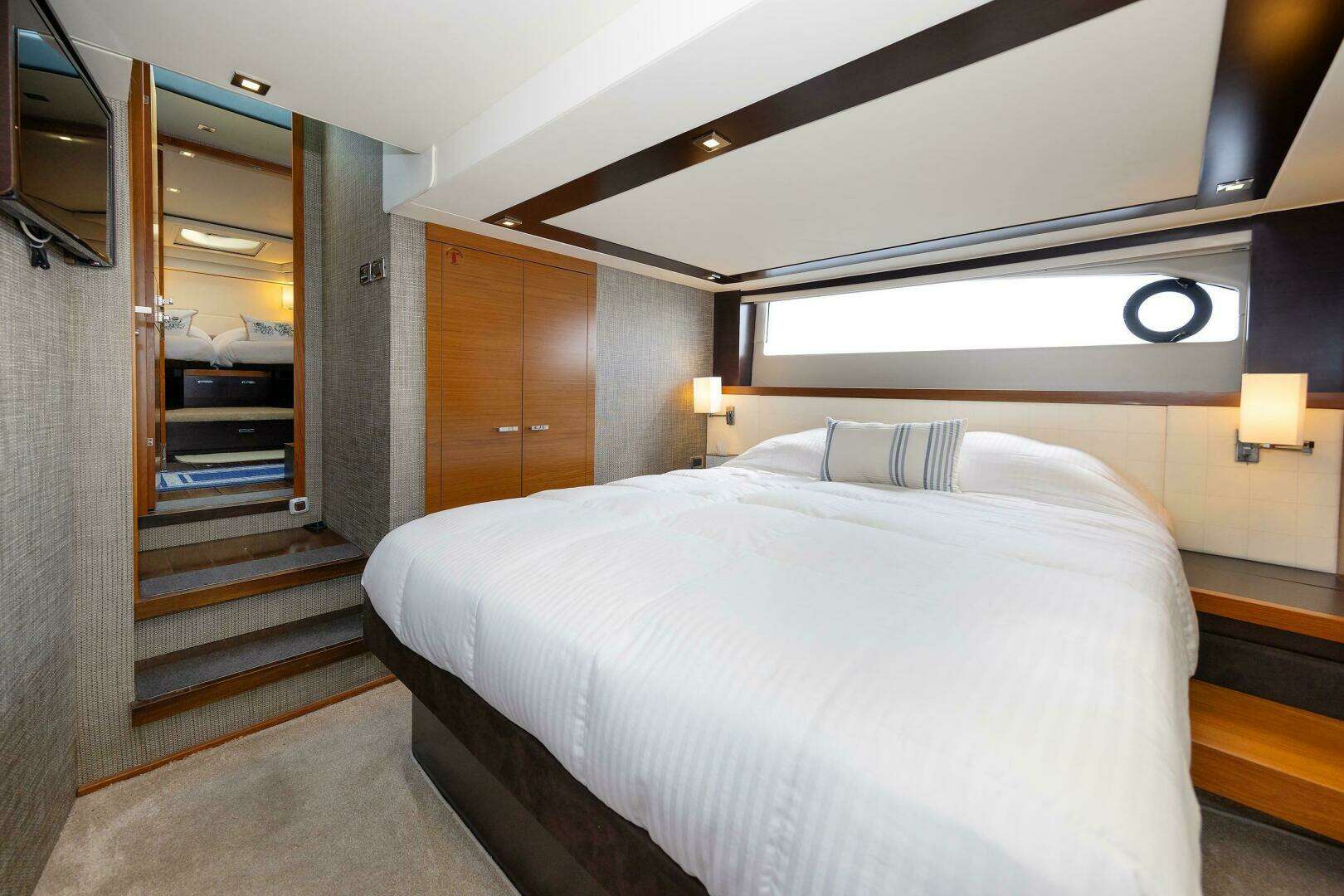 2014 Tiara Yachts 5000 Express - Image 38