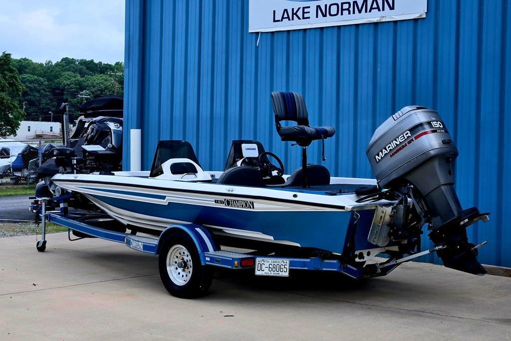 1996 Champion 181 SX boat with Mariner 150 outboard motor at Lake Norman.
