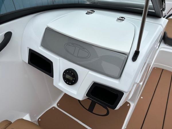 2025 Tahoe 185 S boat dashboard with modern design and controls.