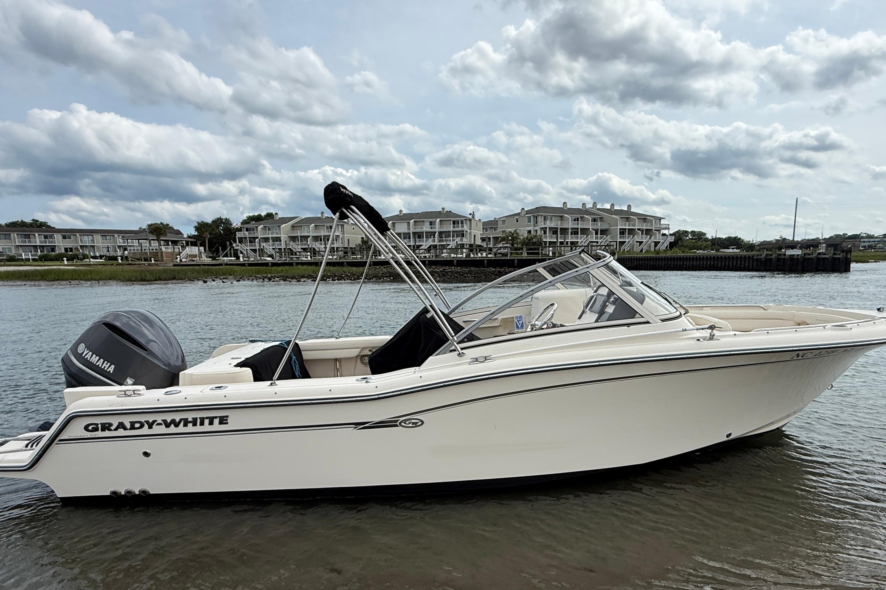 2017 Grady-White Freedom 235