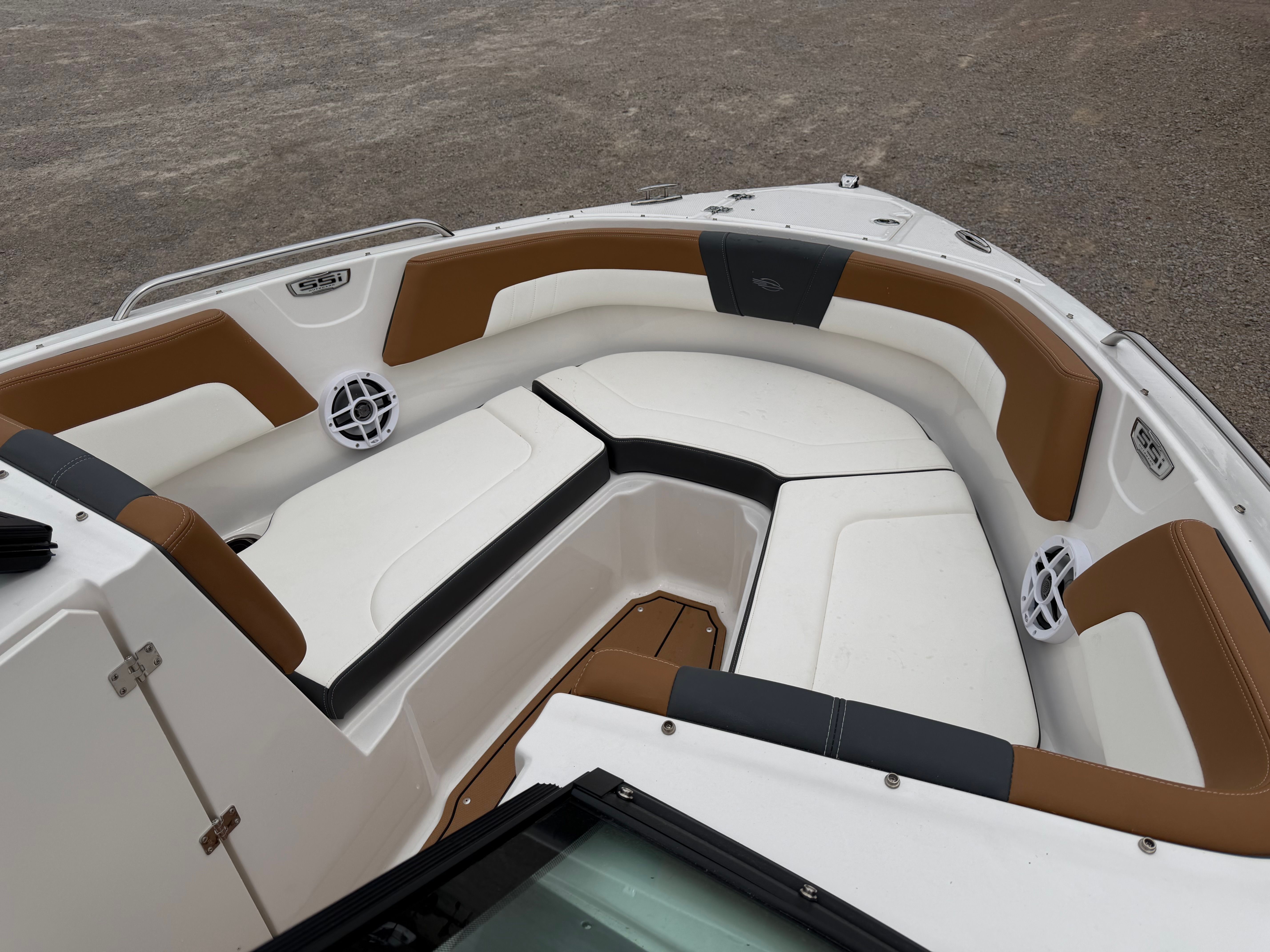 2025 CHAPARRAL 23 SSI OB - Image 11