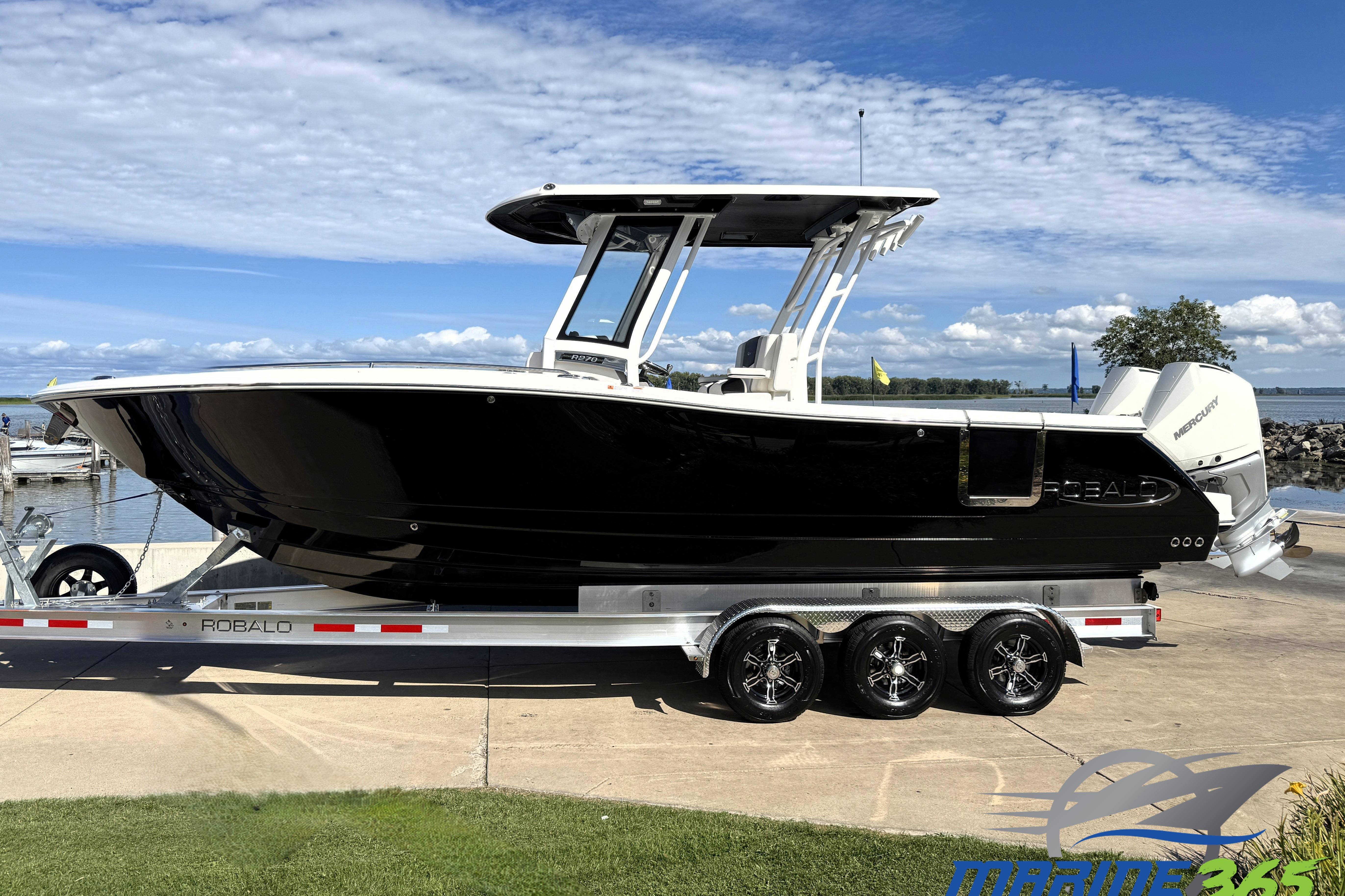 2026 Robalo R270 Center Console