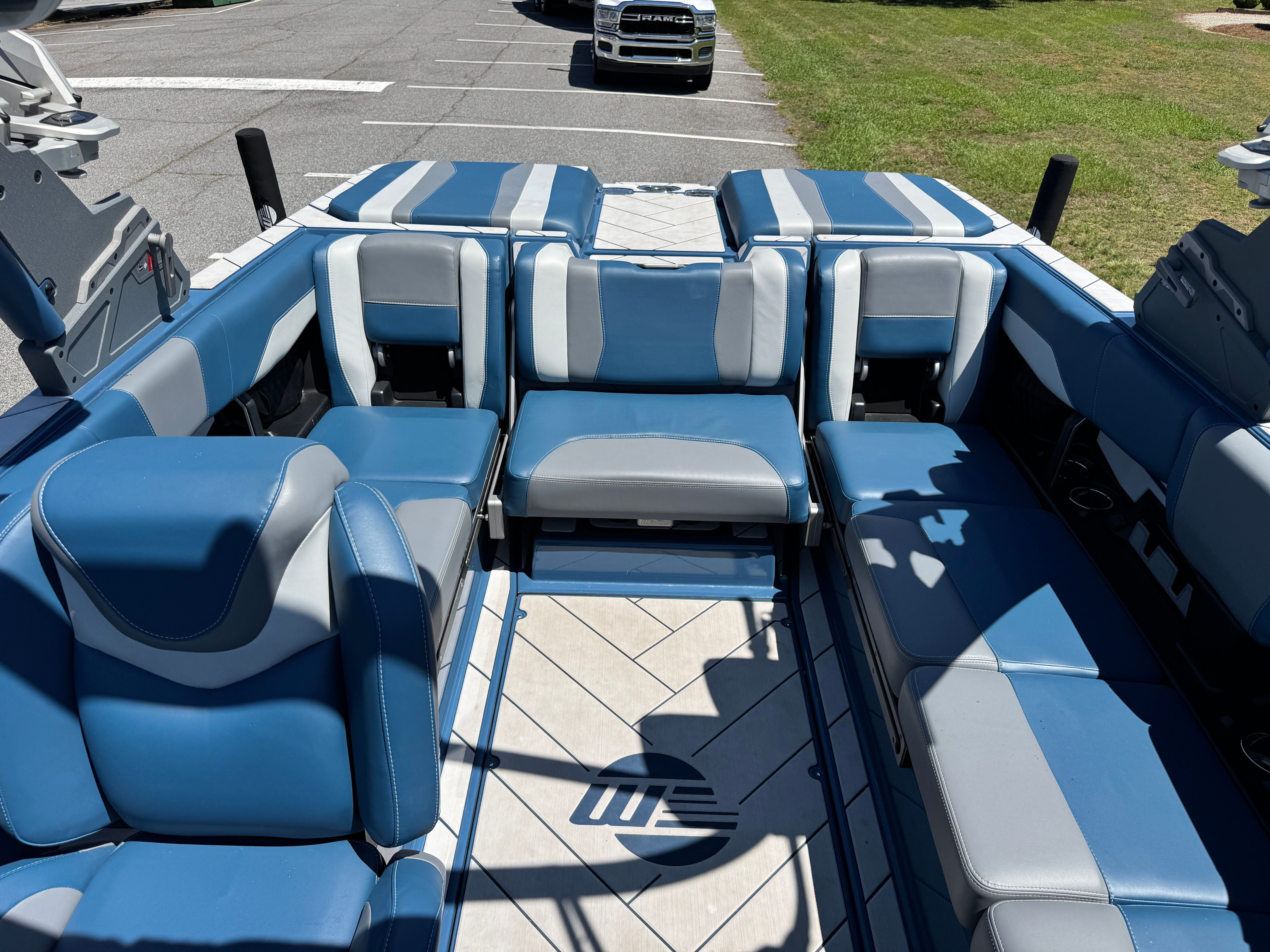 2025 MALIBU 22 LSV - Image 10