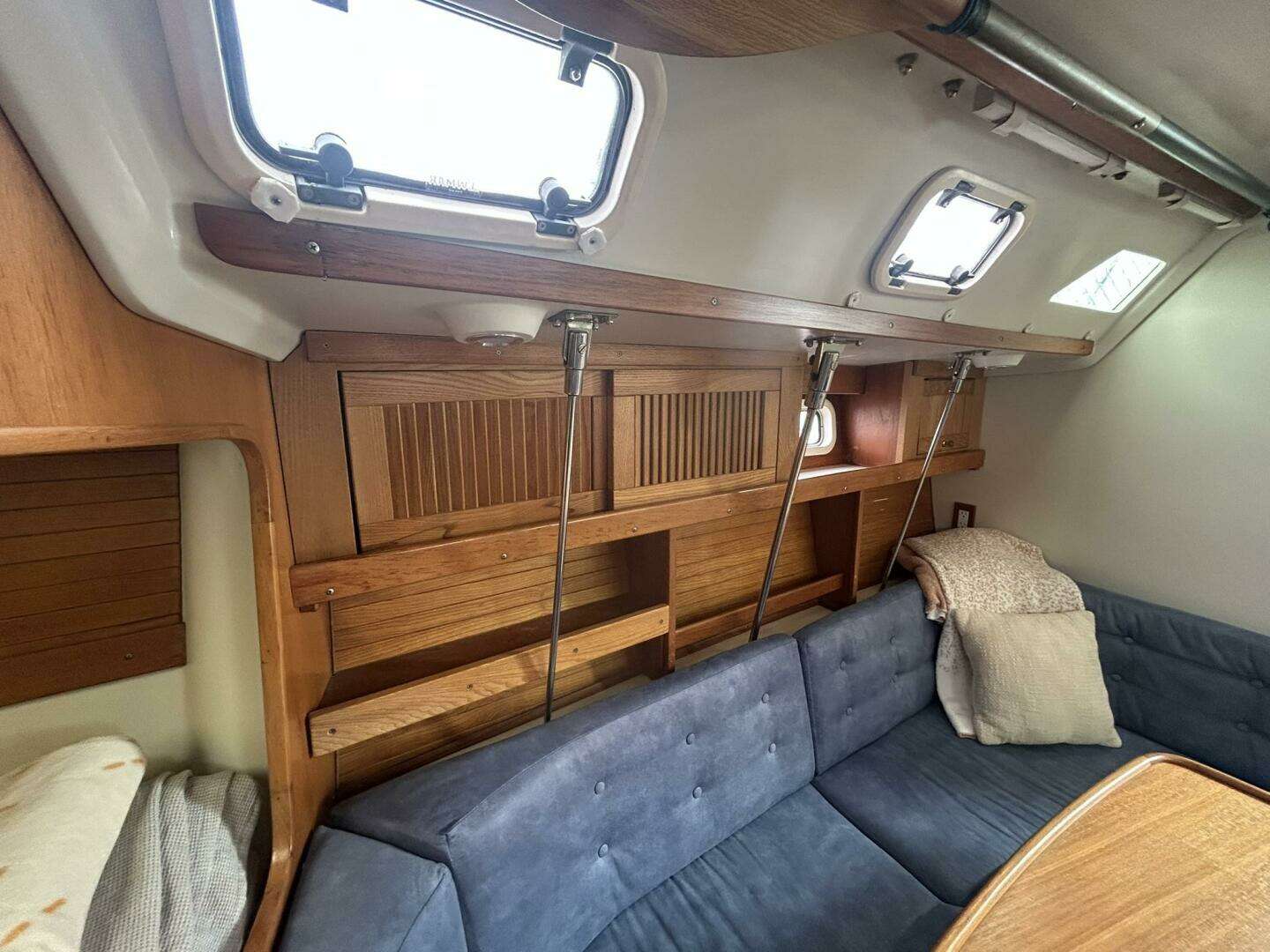 1995 Catalina 320 - Image 23