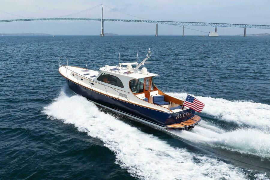 2009 Hinckley Talaria 44