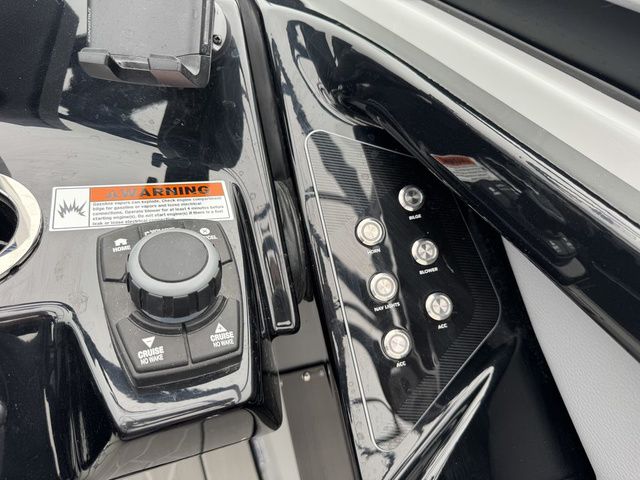 2025 Yamaha Boats 255XD - 30