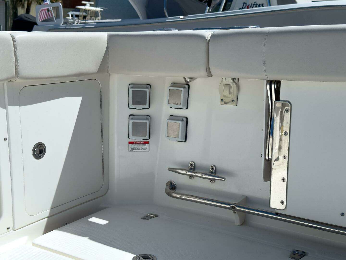 2018 Boston Whaler 315 Conquest - Image 14