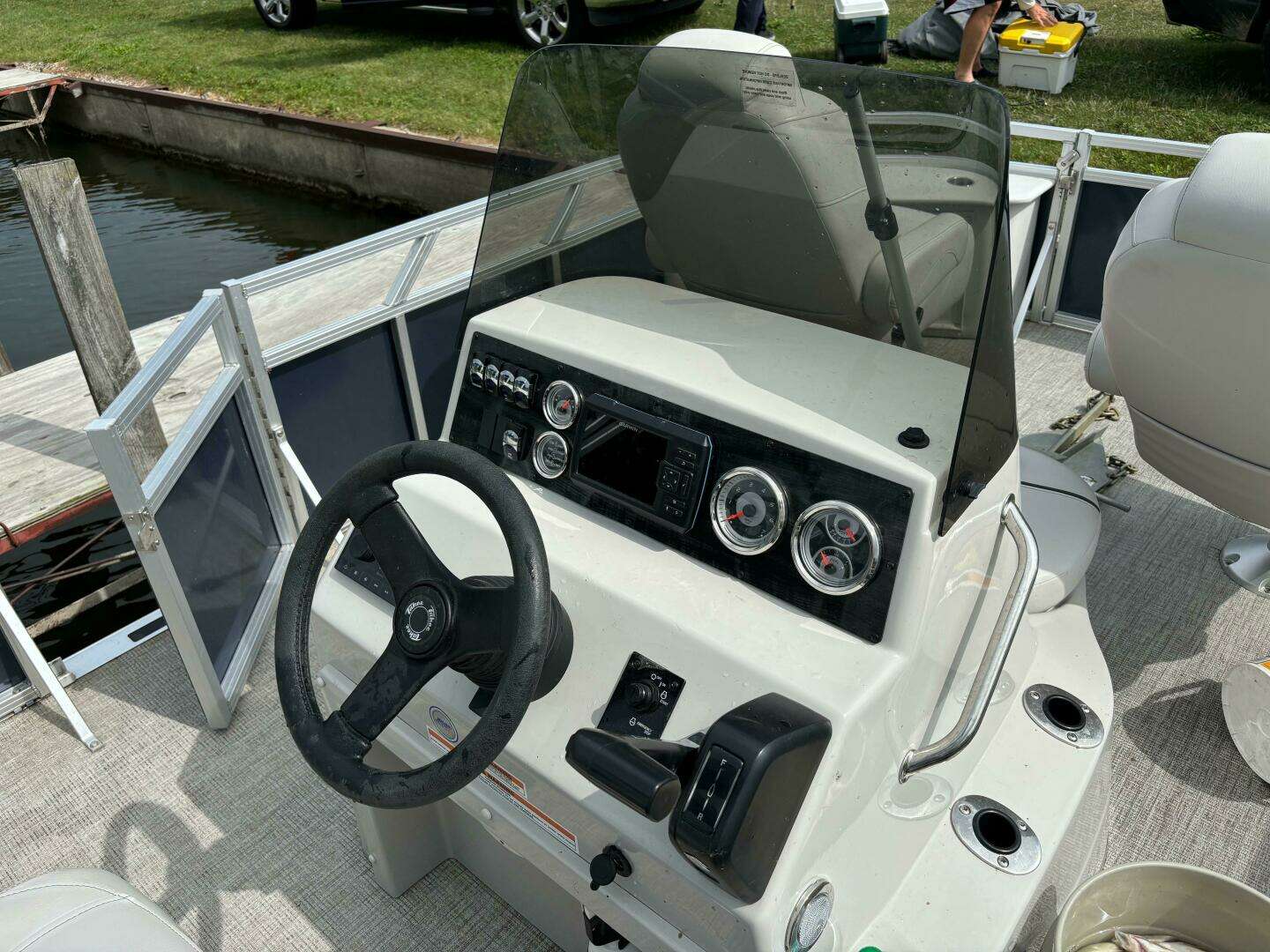 2022 Tahoe GT2585 Center Console Fishing Tritoon - Image 10