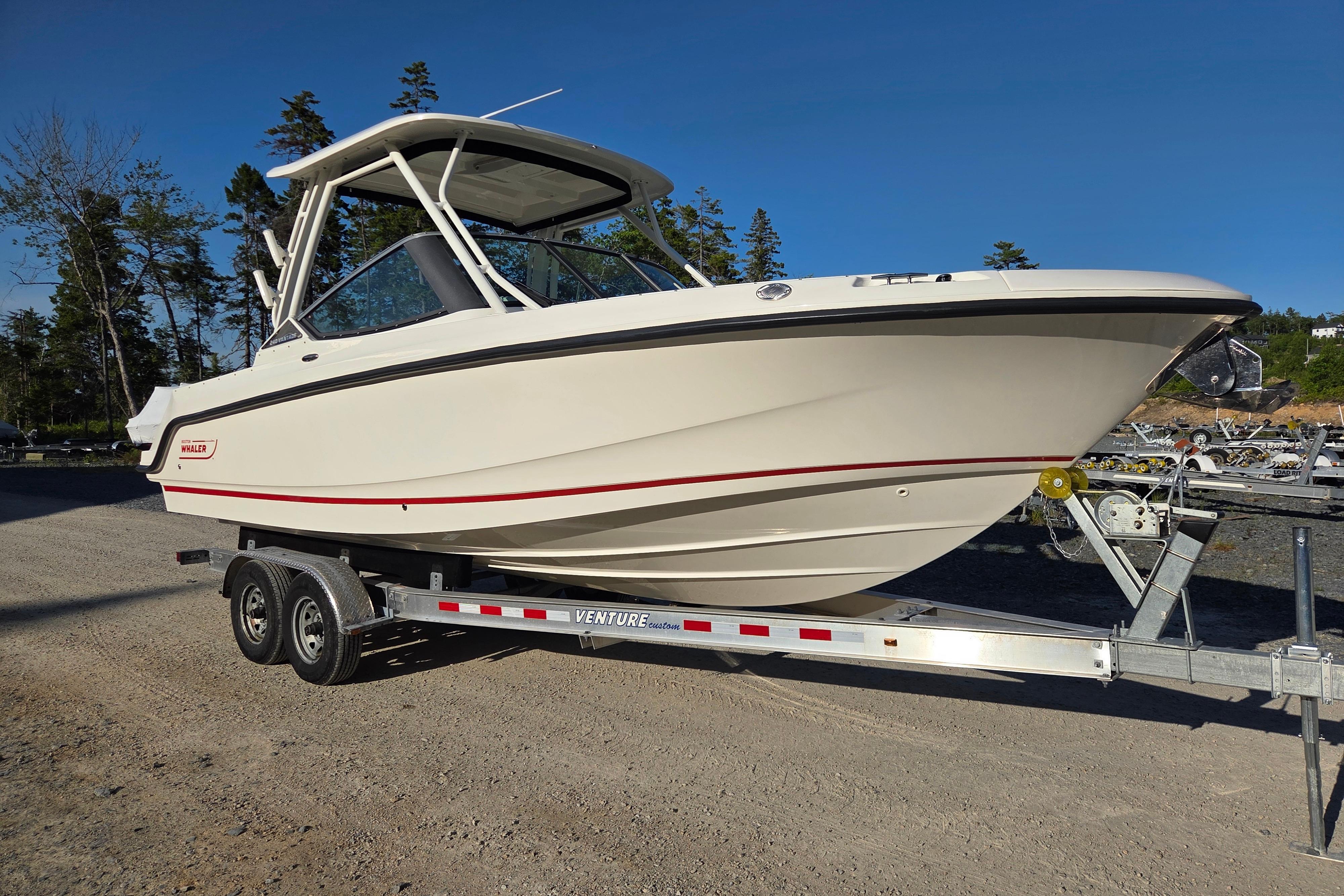 2021 Boston Whaler 240 Vantage