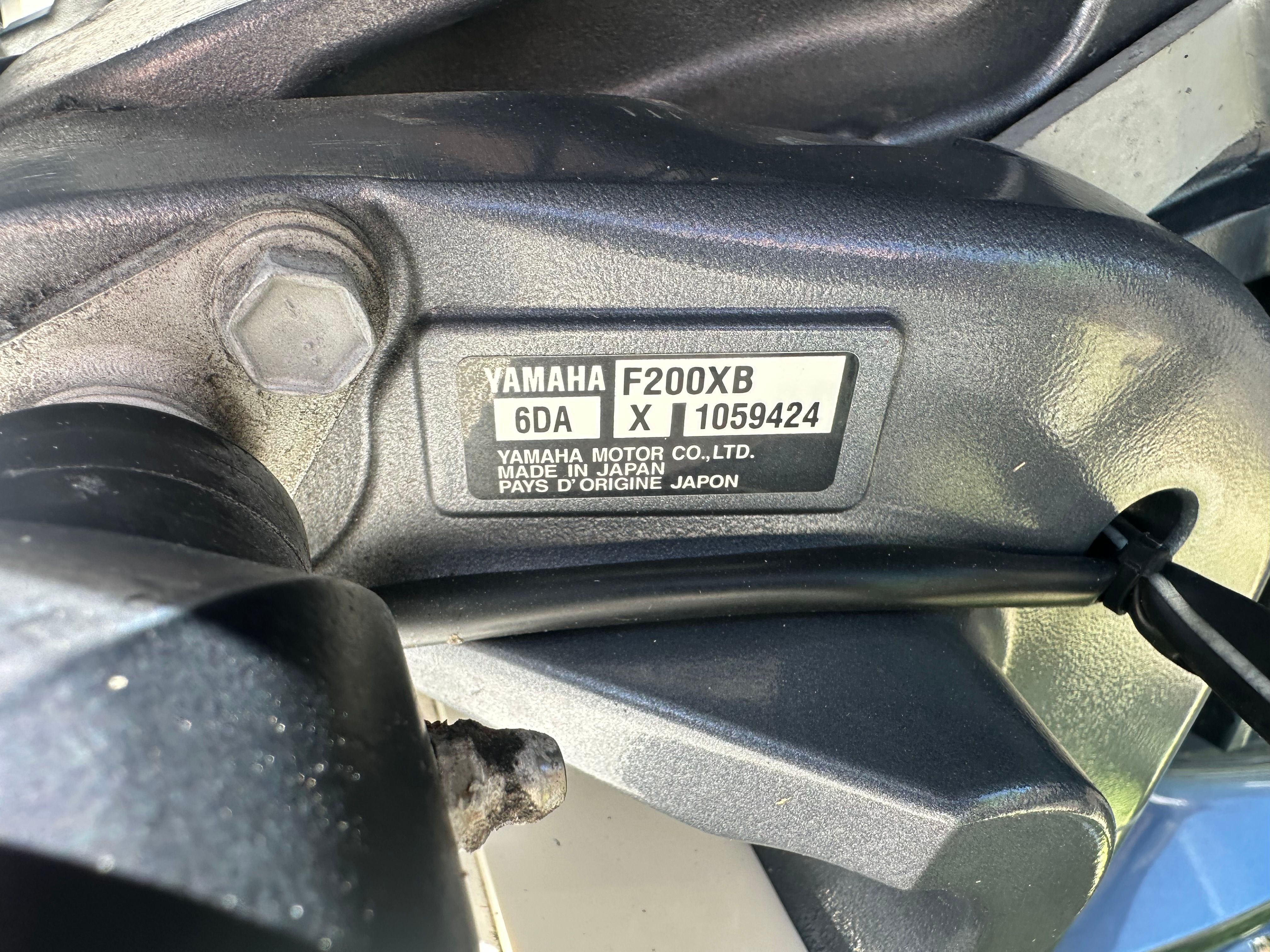 2022 Robalo R200 Center Console - 13
