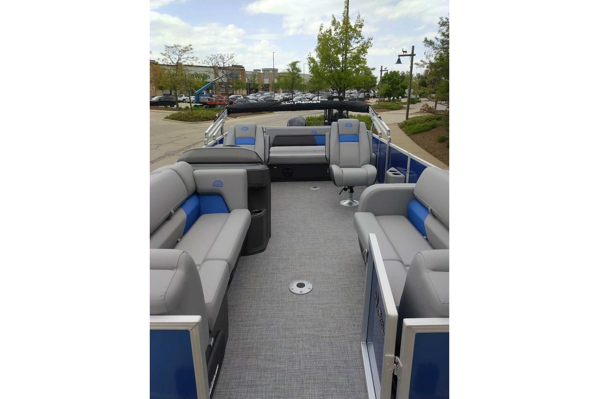 2026 Sun Tracker Party Barge 22 RF DLX with spacious seating and modern design.