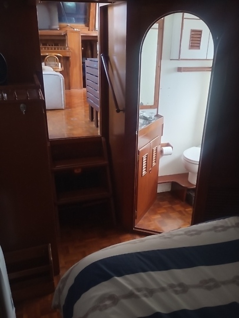 1981 Marine Trading 44 Double Cabin - Image 39