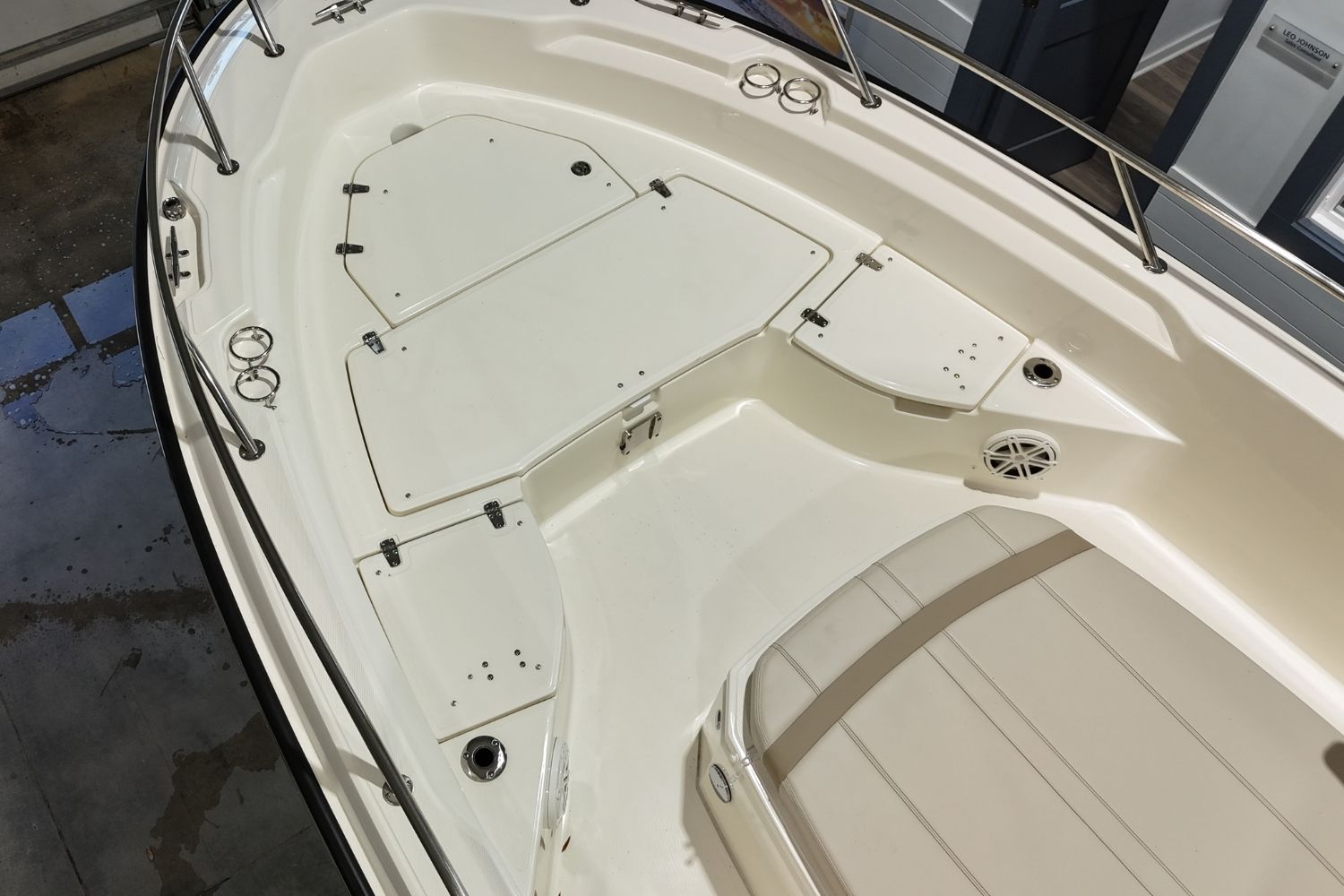 2026 Boston Whaler 250 Dauntless - 22