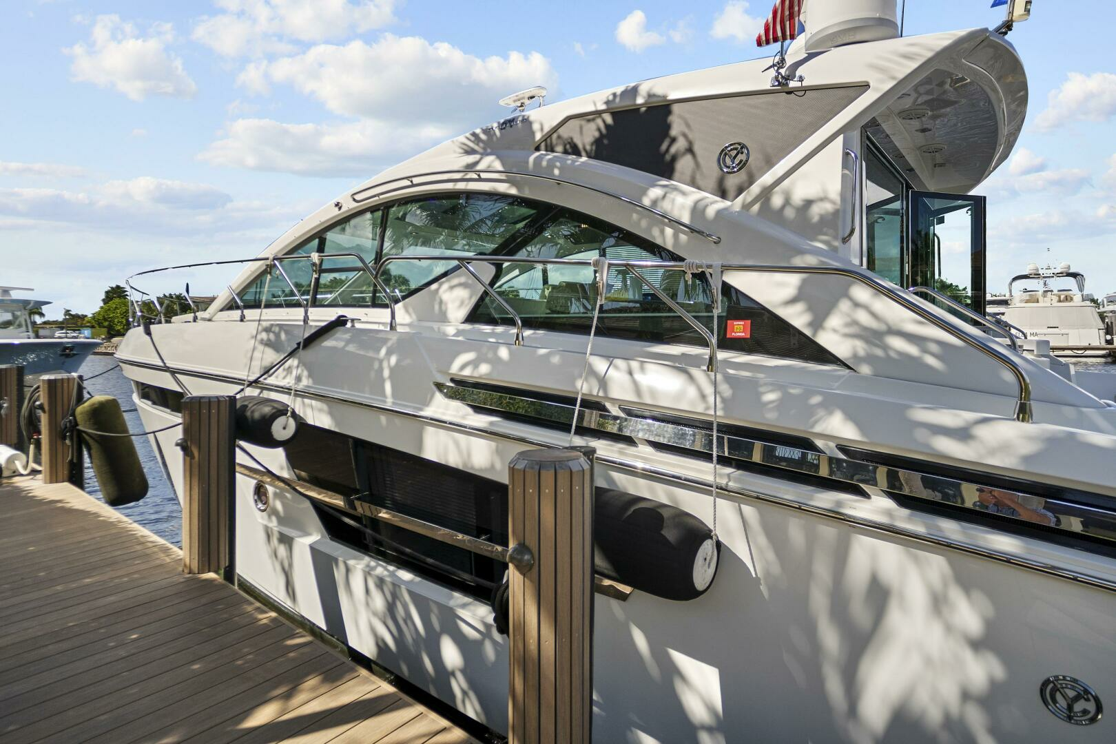 2019 Cruisers Yachts 54 Cantius - Image 8