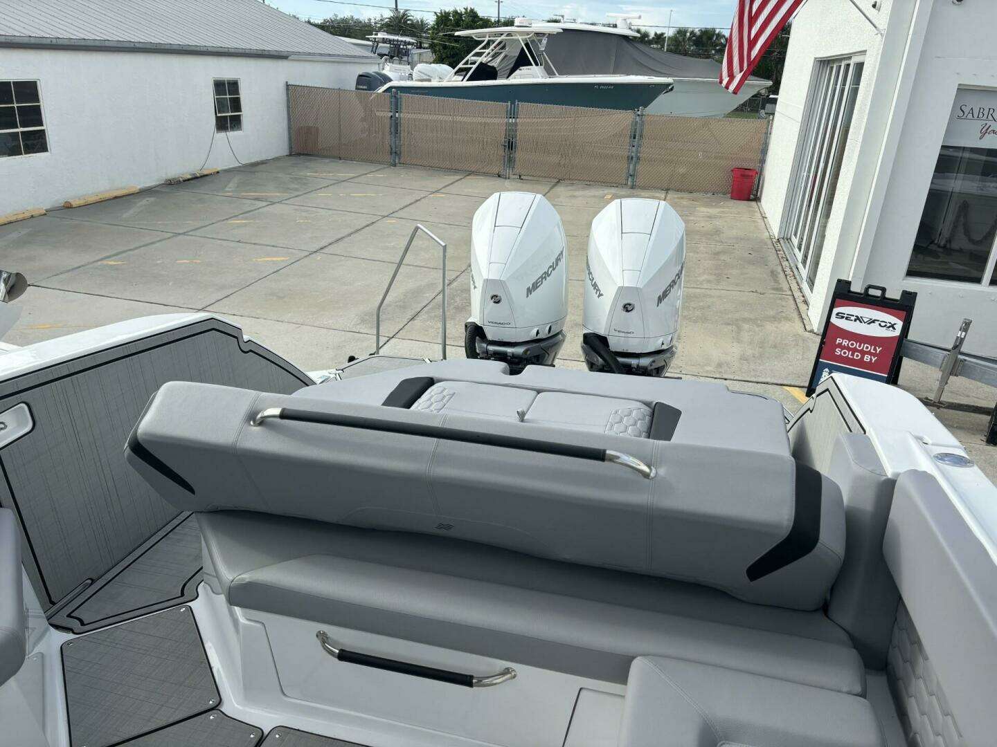 2026 Four Winns H9 - Image 5
