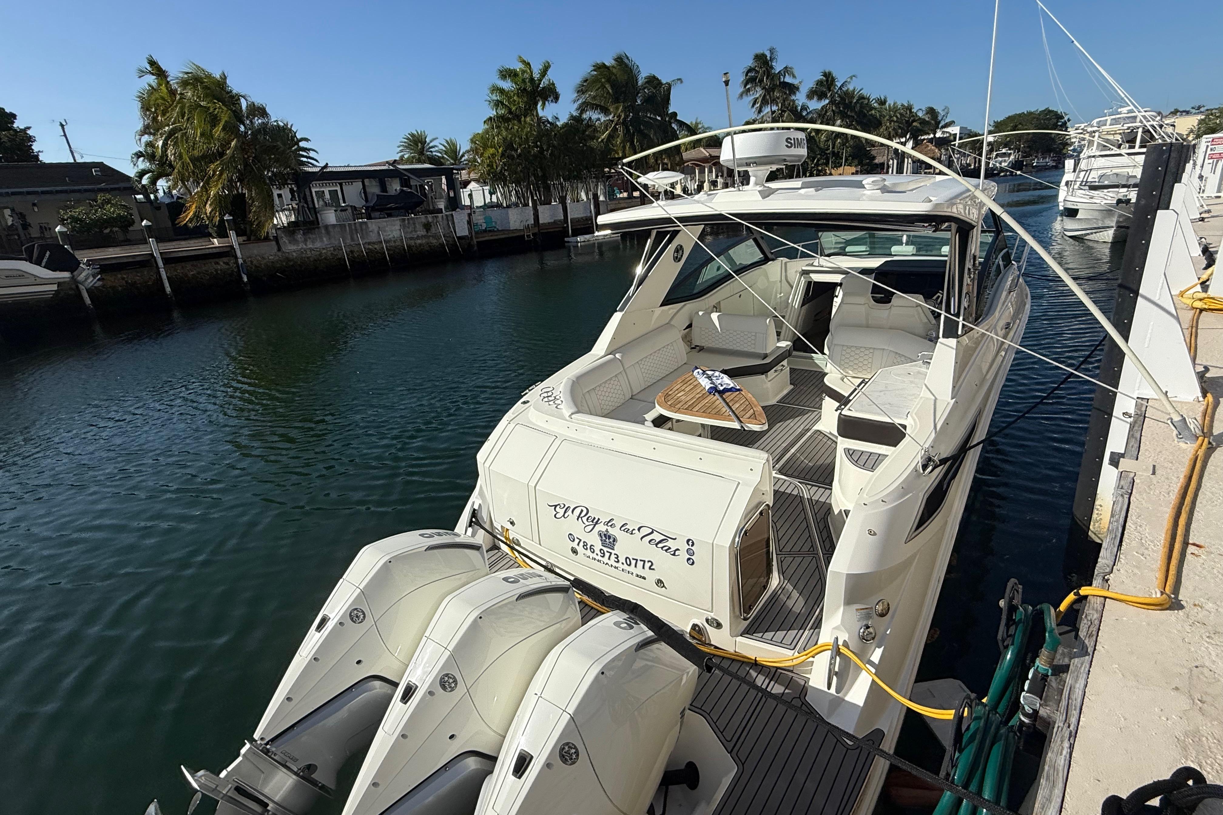 2022 Sea Ray Sundancer 320 Outboard