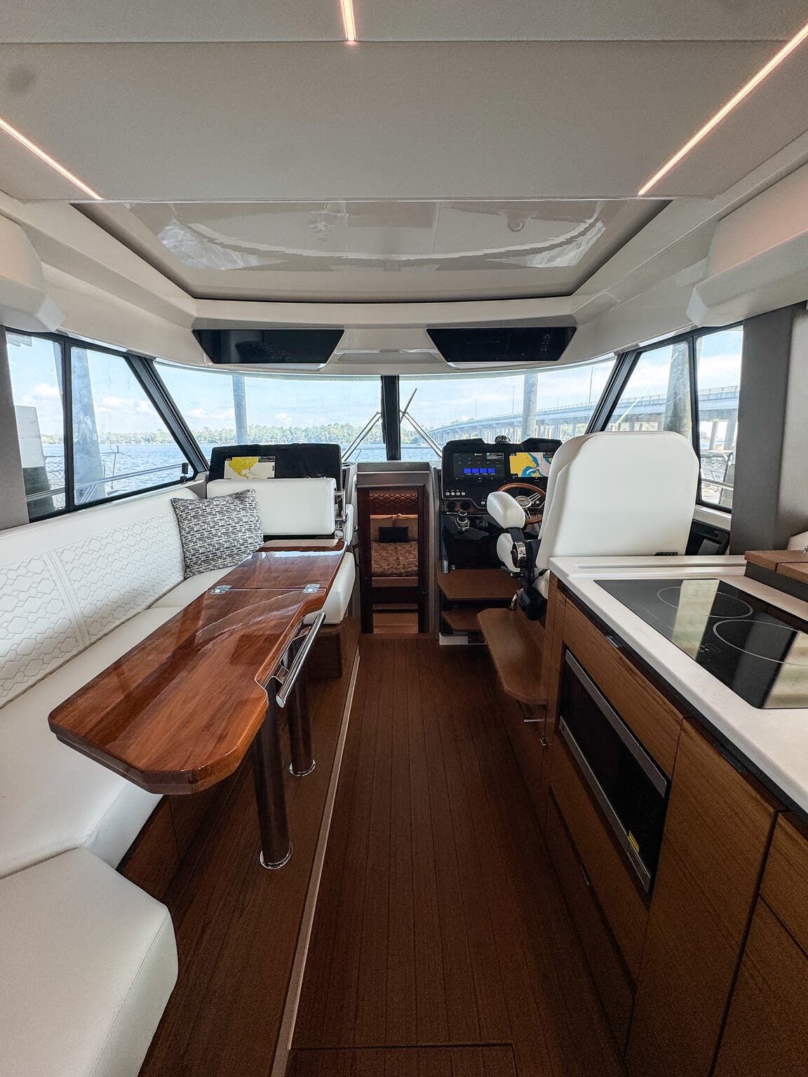 2026 Tiara Yachts 43LE - 2