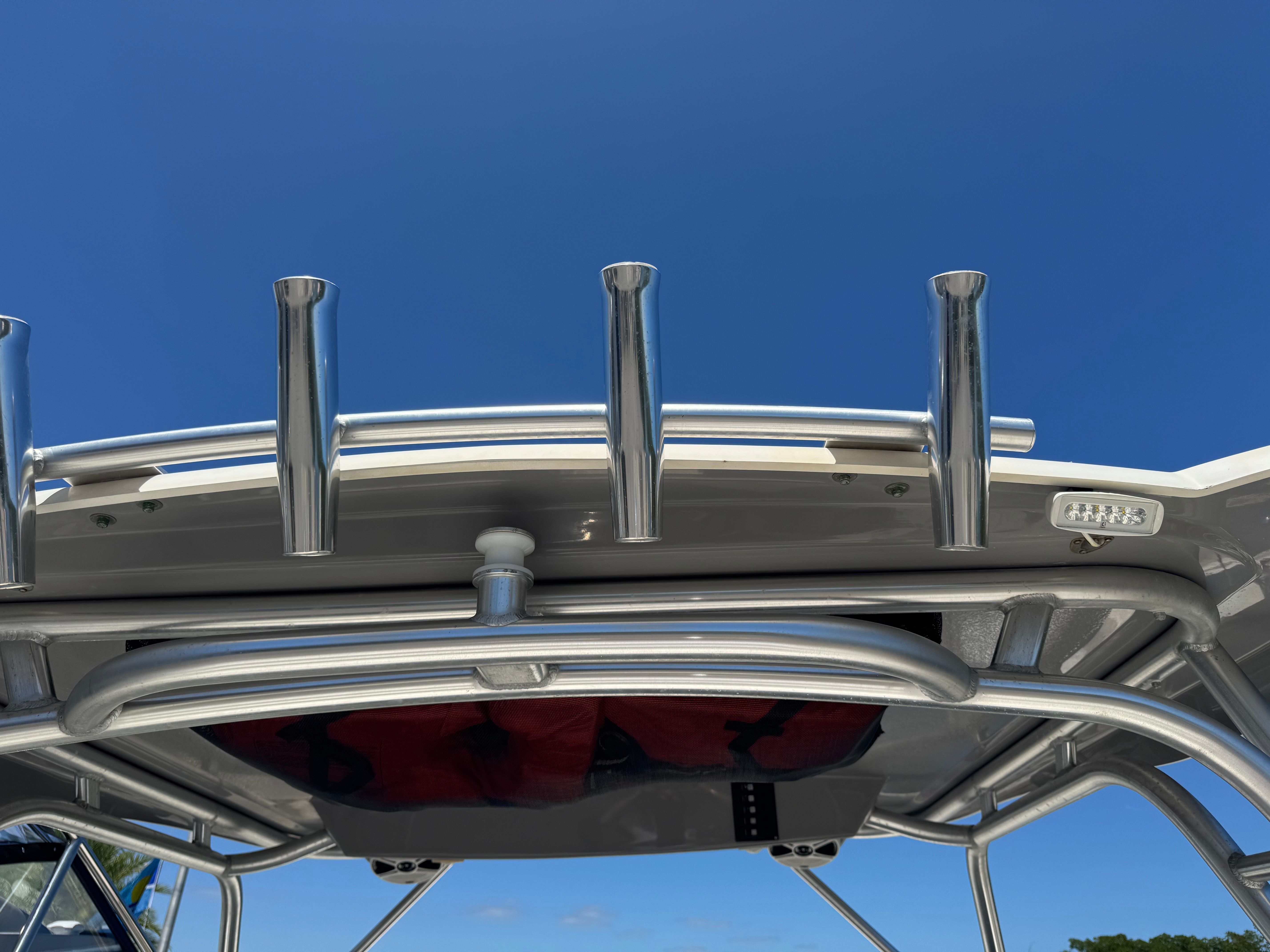 2014 Robalo R247 Dual Console - 9