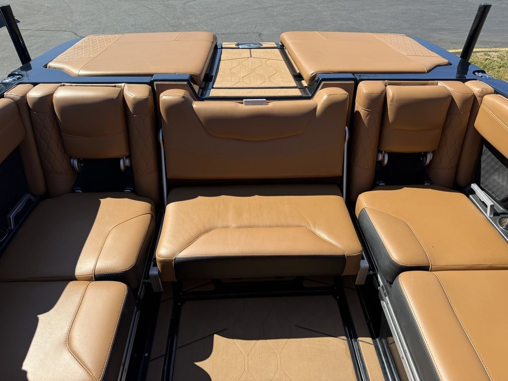 2020 Malibu M240 - 11