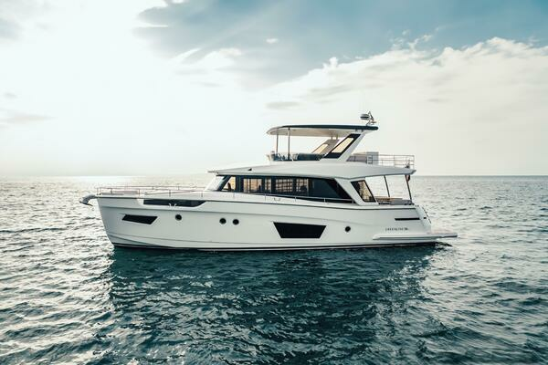 2027 Greenline 58 Fly Hybrid