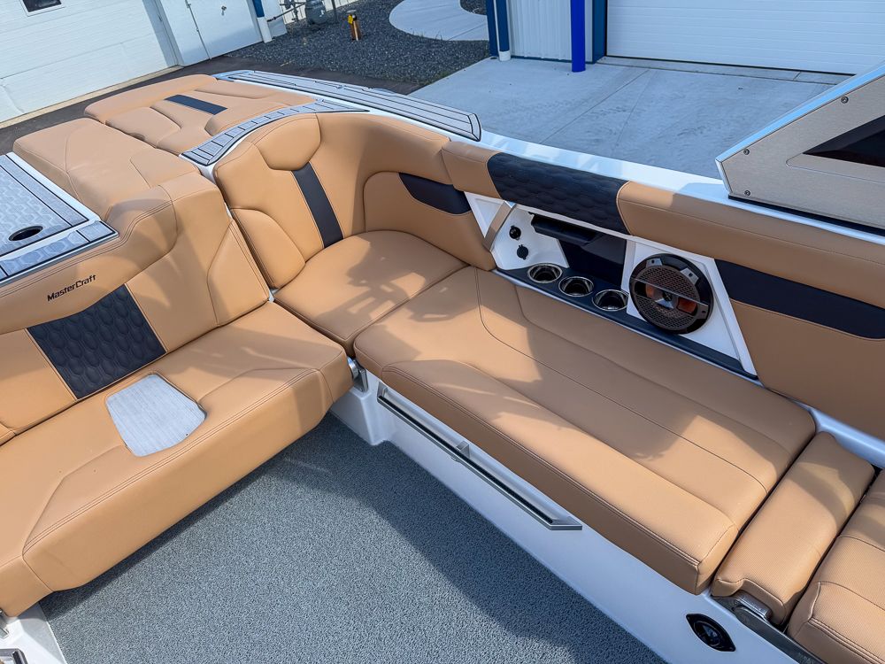 2022 MasterCraft XT24 - 27