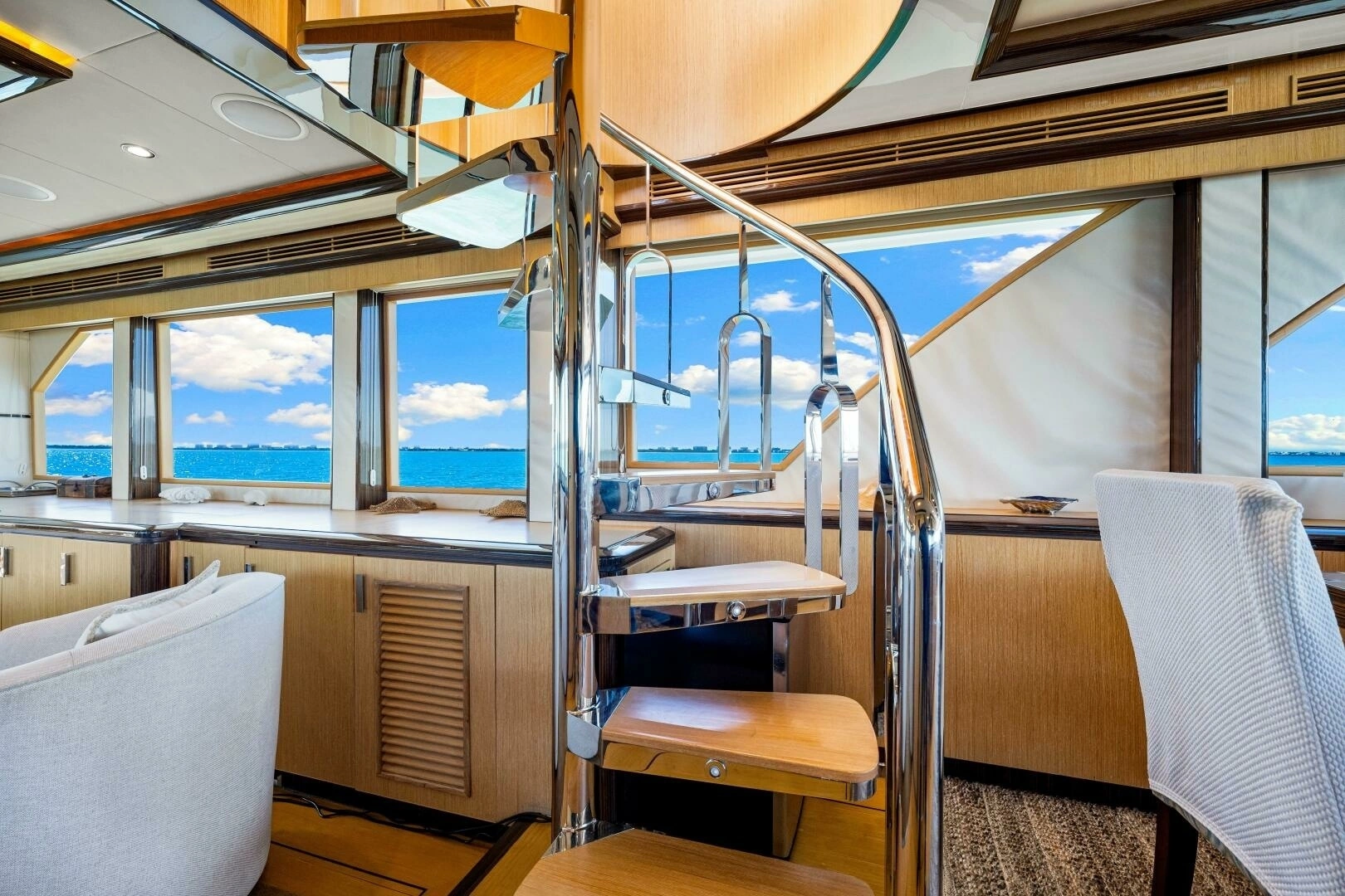 2010 Ocean Alexander 83 Motor Yacht - Image 15