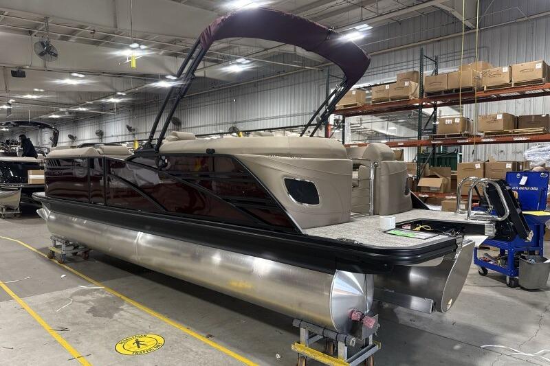 2026 Bennington 24 LXS Quadbench pontoon boat in a warehouse setting.