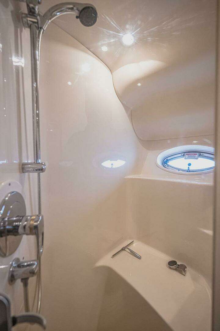 2005 Sea Ray 500 Sundancer - Image 44