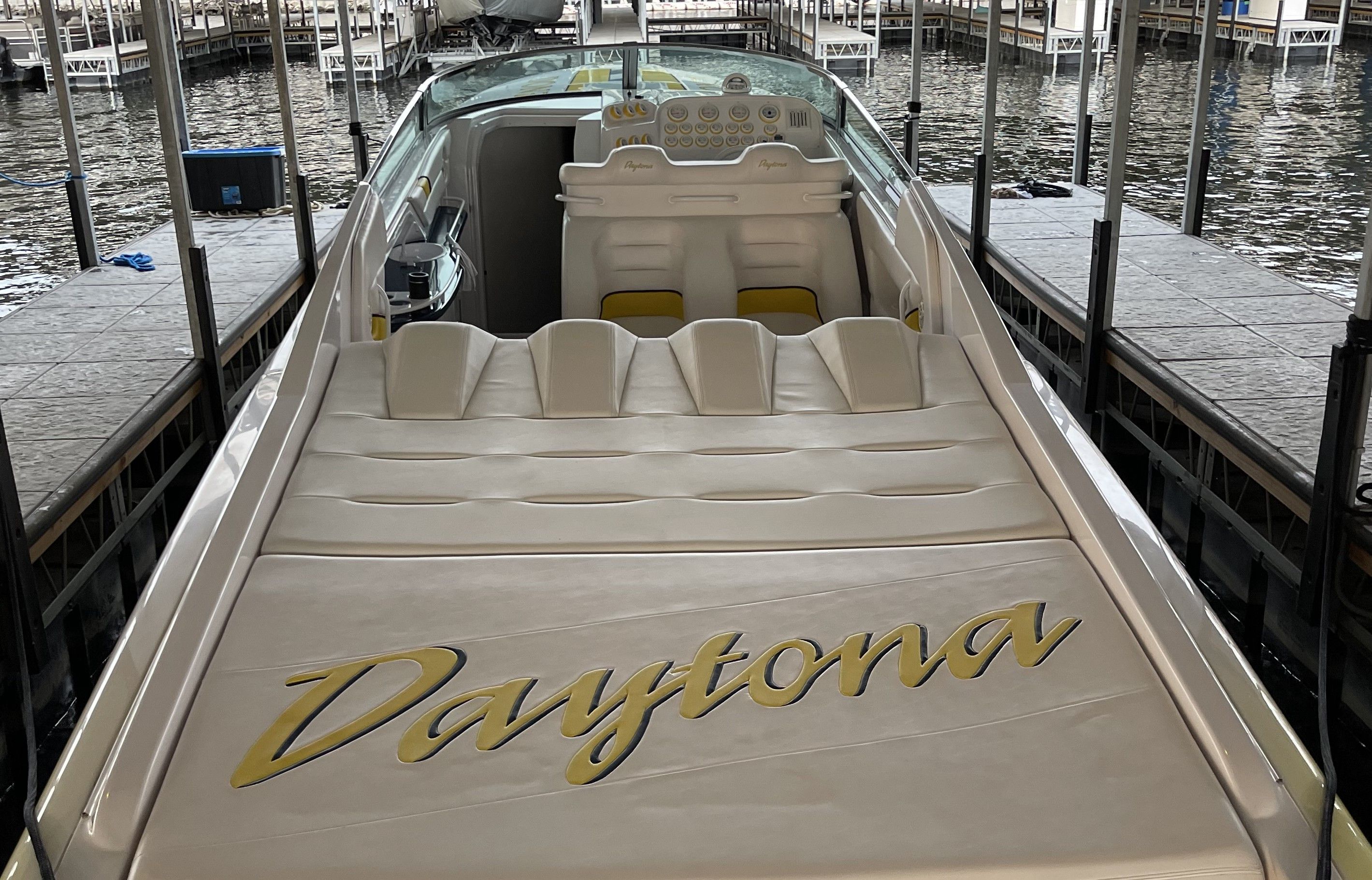 The image shows a 2001 Donzi Daytona 45 ZX boat docked in a marina.