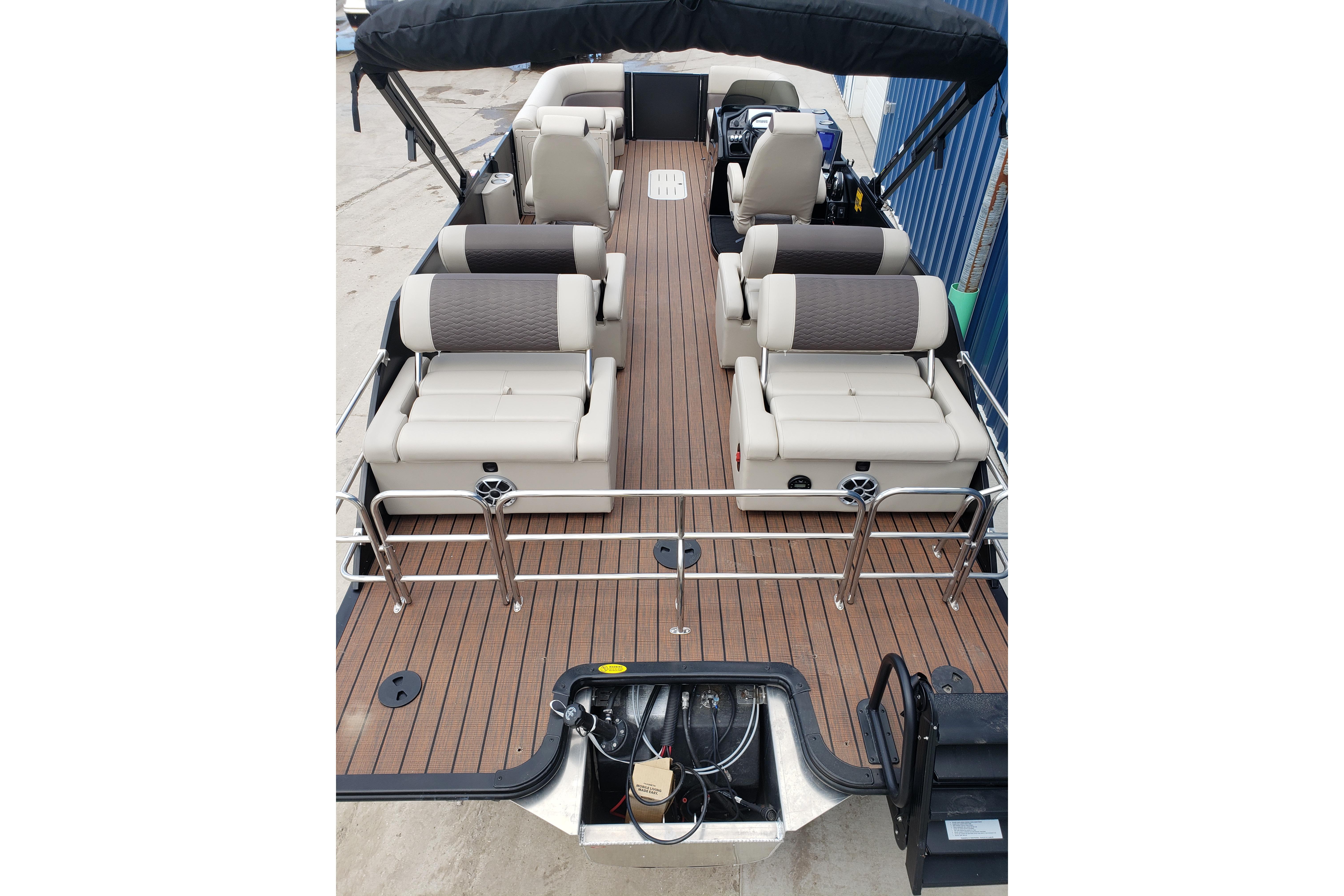 2026 Bentley Pontoons Elite 253 QSB with luxurious seating and sleek deck design.