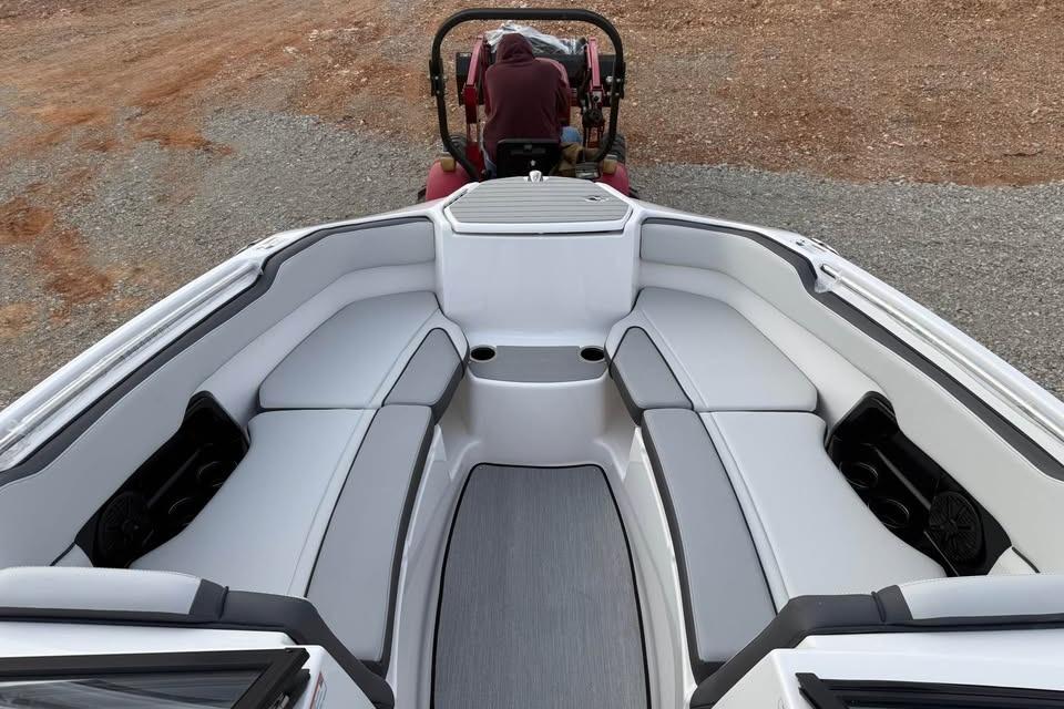 2026 Yamaha Boats AR250 interior with spacious seating and modern design.