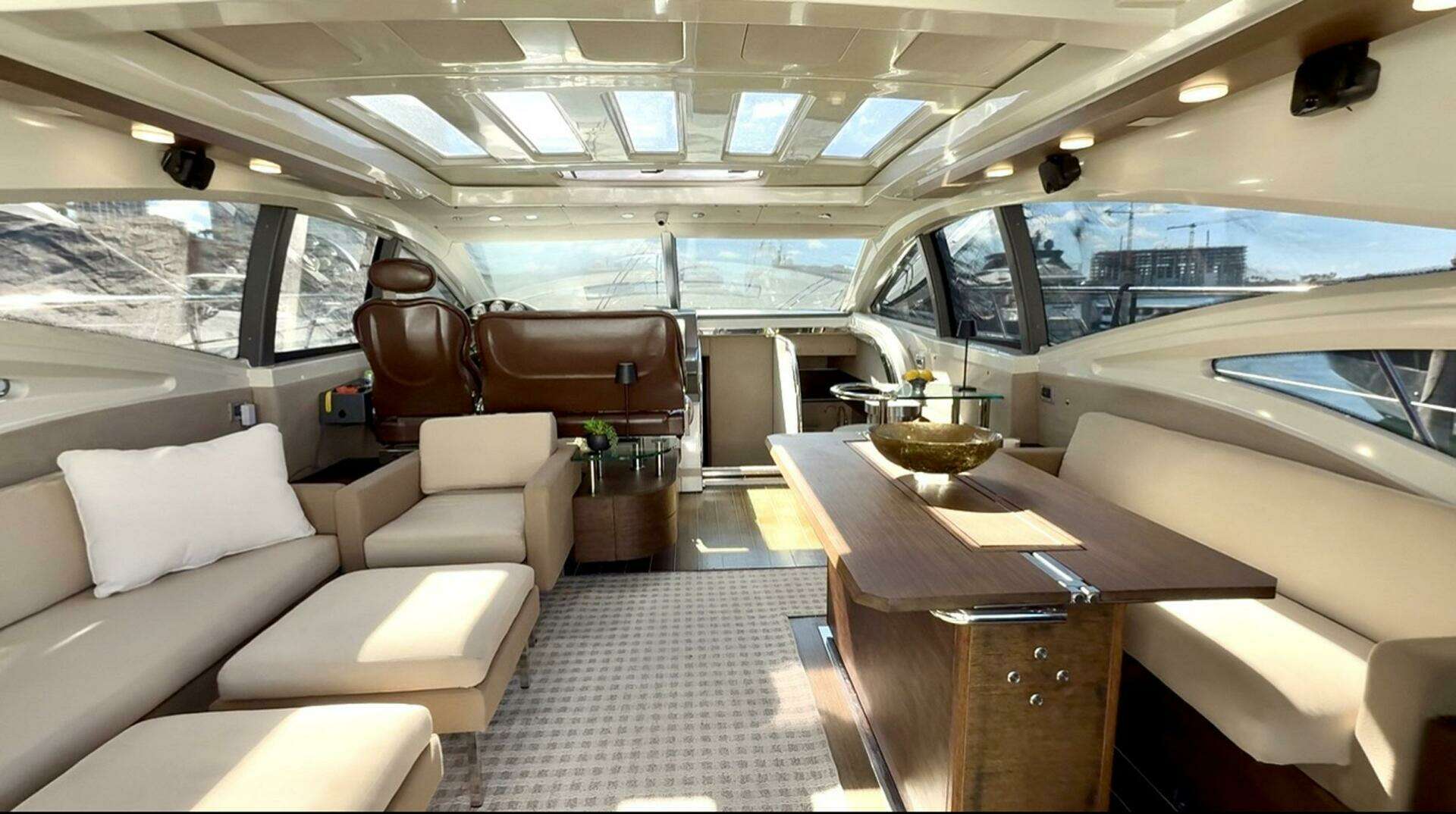 2011 Azimut 68S - Image 15