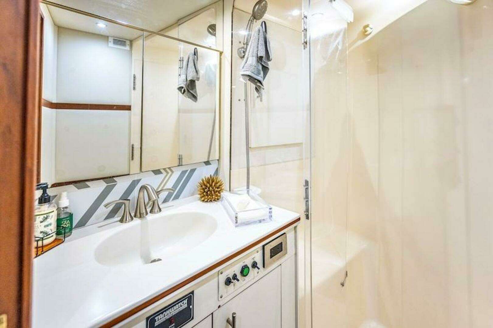 1991 Ocean Yachts Super Sport - Image 60