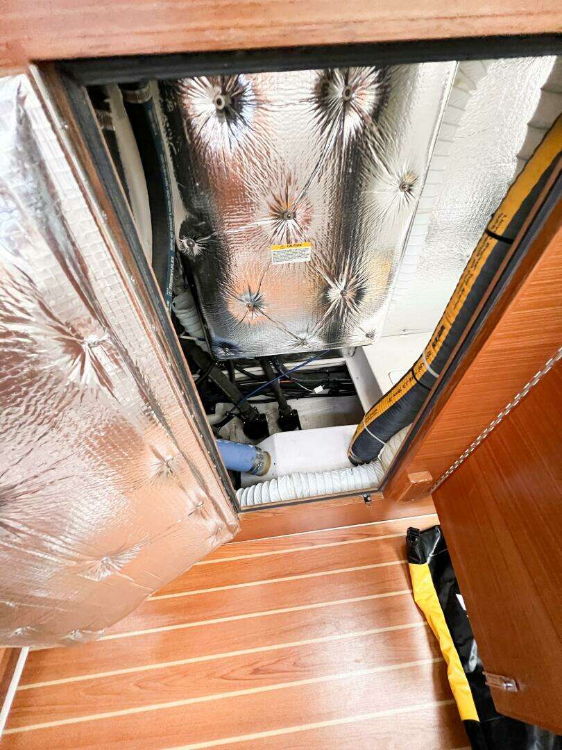 2019 Catalina 425 - Image 35
