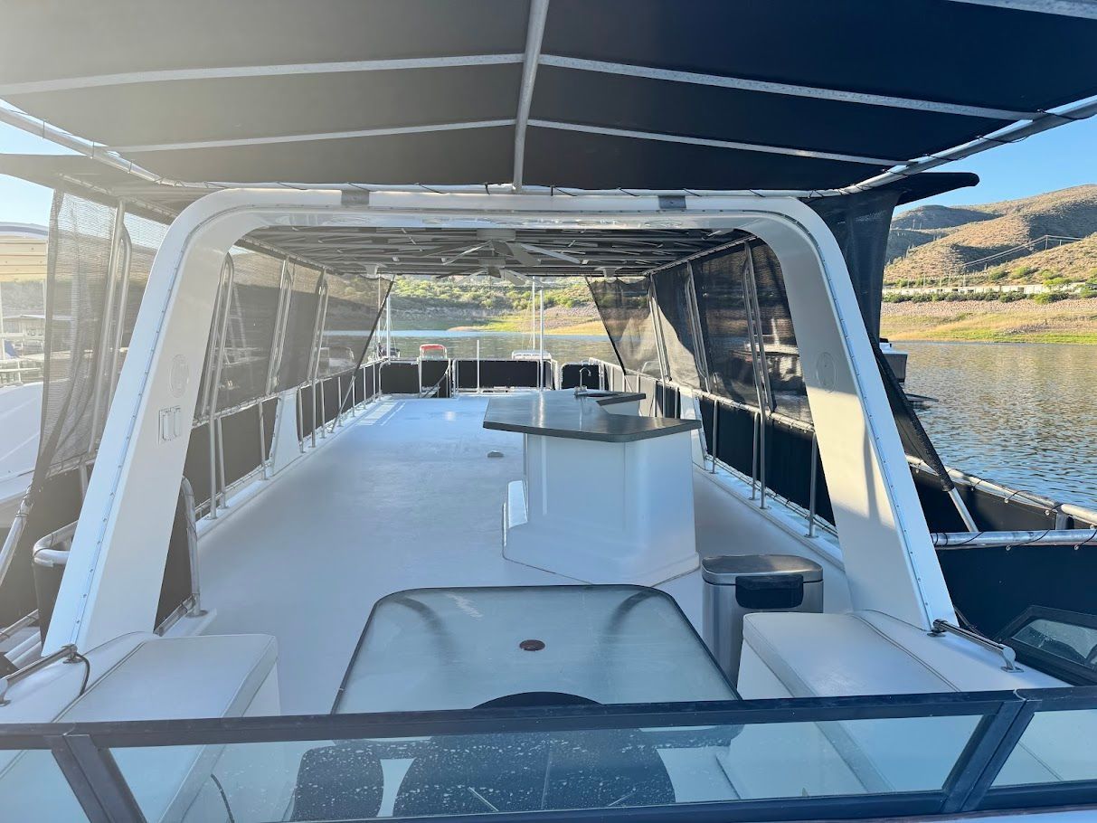 Interior view of a 2006 Summersun Houseboats 16x68.