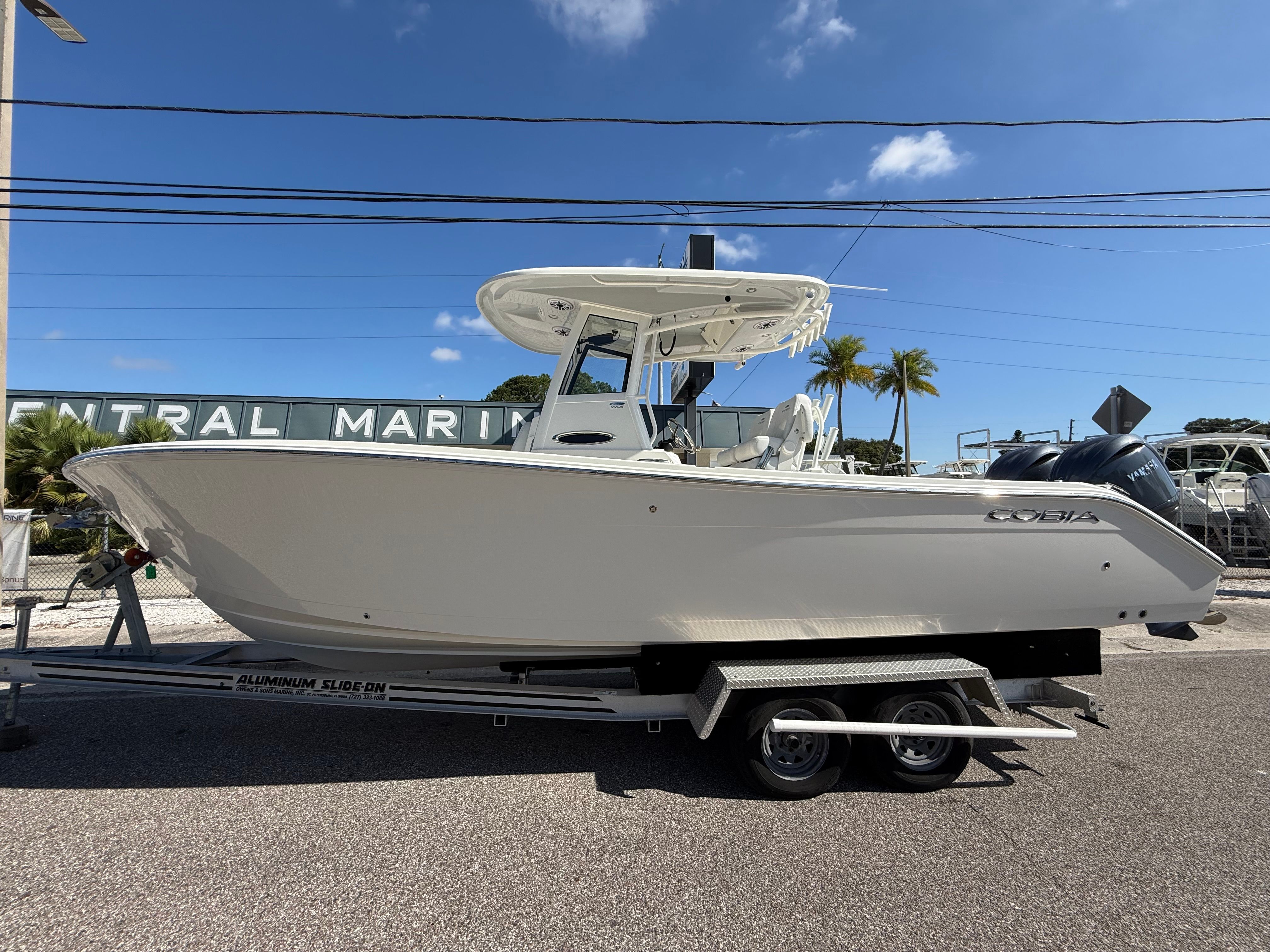 2026 Cobia 265 Center Console