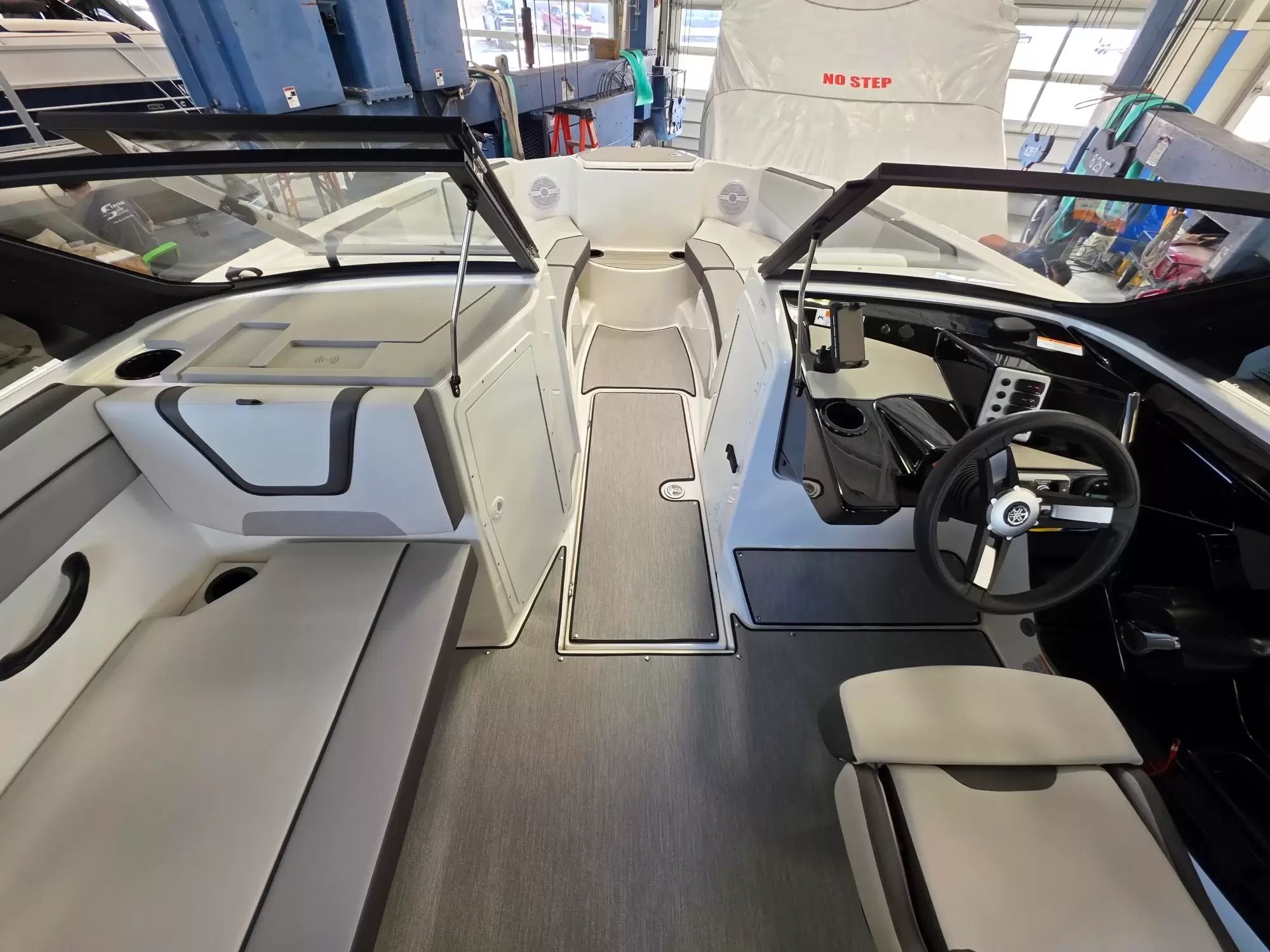 2026 Yamaha Boats AR220 - 14
