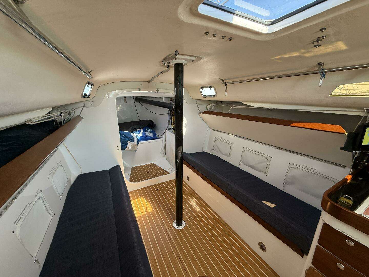 2018 J Boats J121 - Image 22
