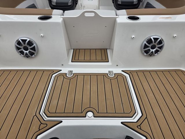2026 Starcraft SVX 230 DC OB w/250hp and Trailer - 46