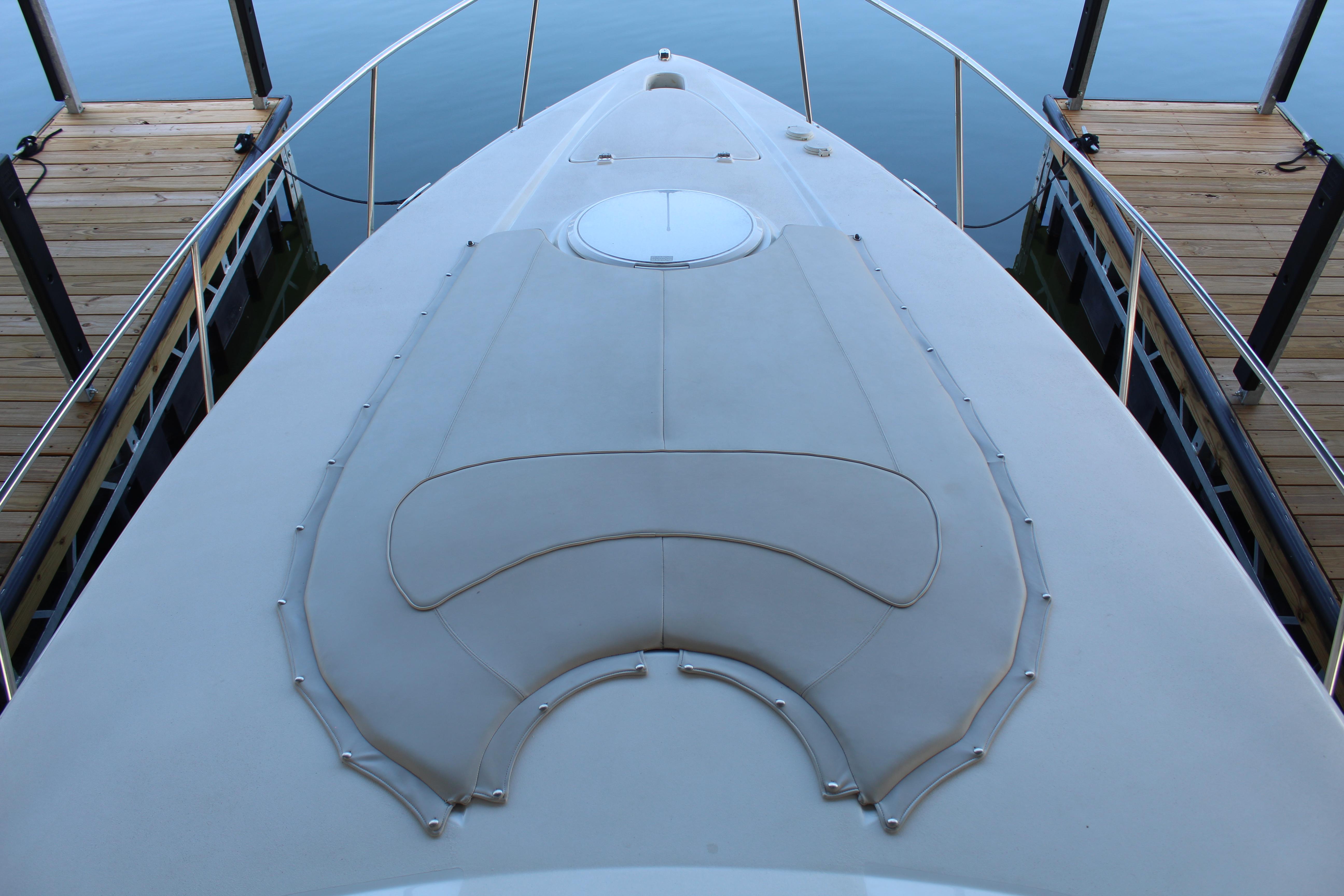 1999 Cruisers Yachts 3075 Rogue - 11