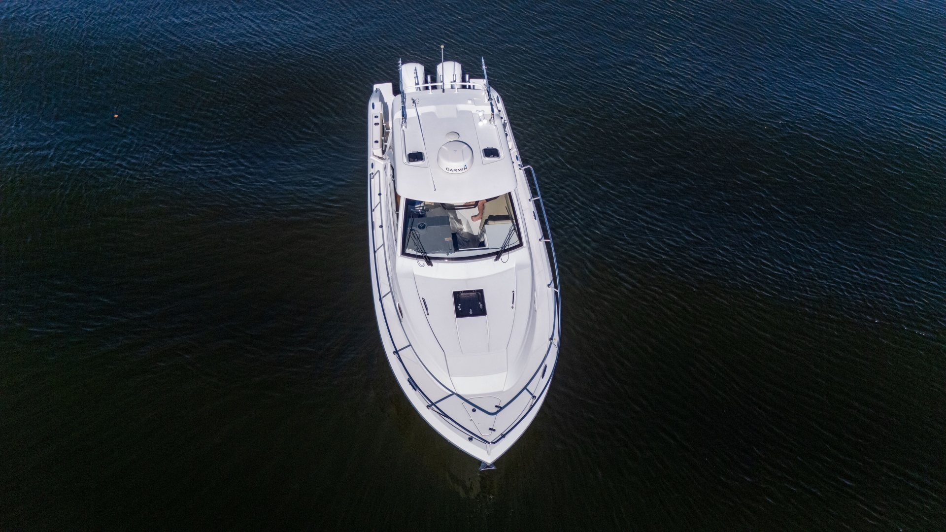 2018 Pursuit 325 OS - Image 8