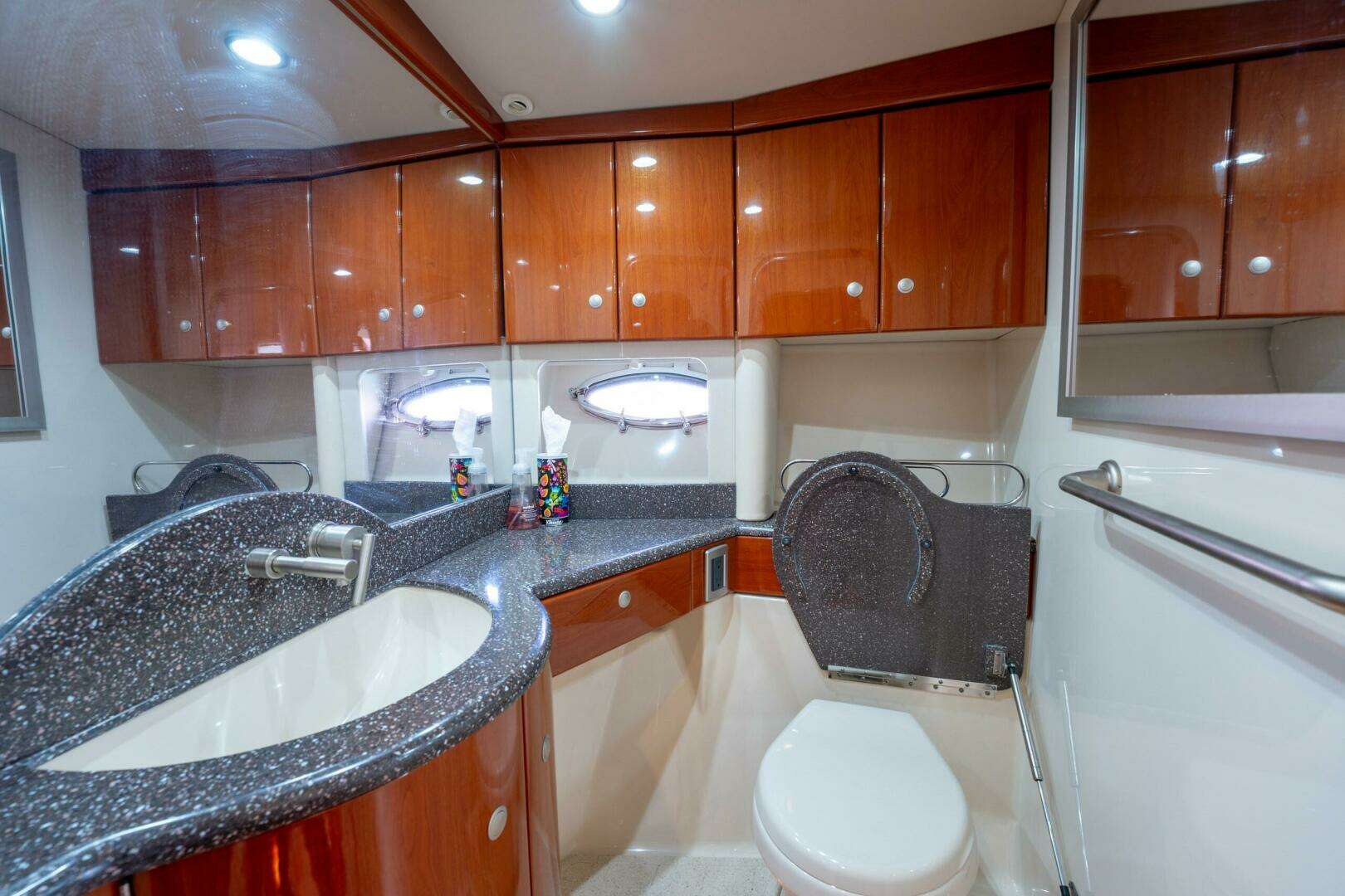 2007 Formula 45 Yacht - Image 67