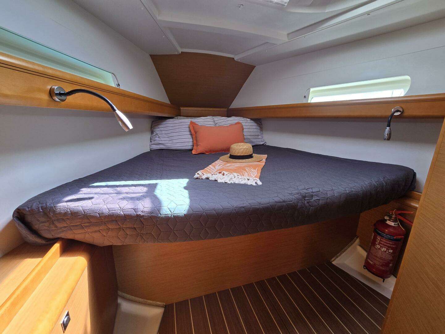 2013 Jeanneau Sun Odyssey 409 - Image 15