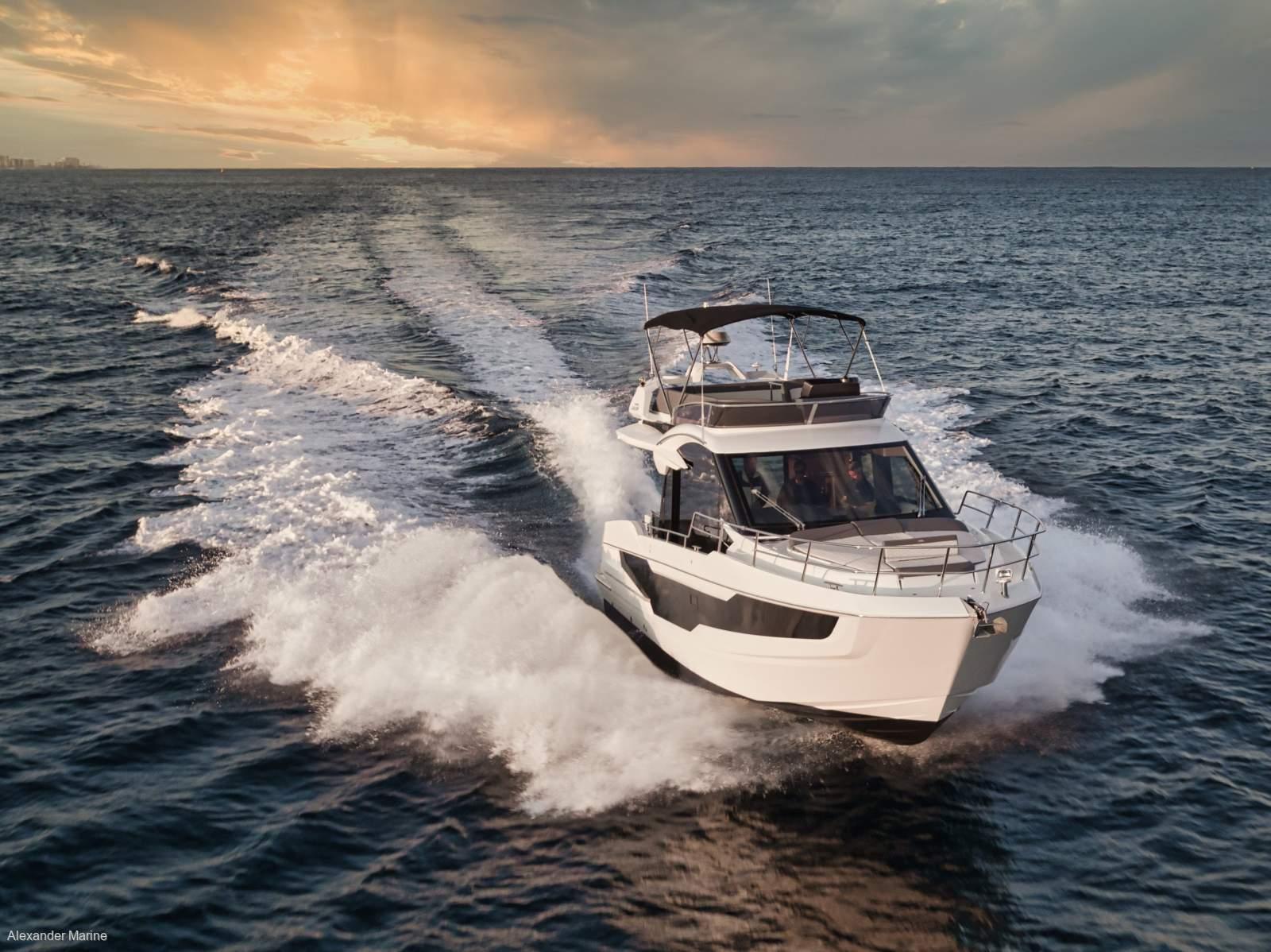 Galeon 400 Fly 2021 yacht cruising on open sea at sunset.