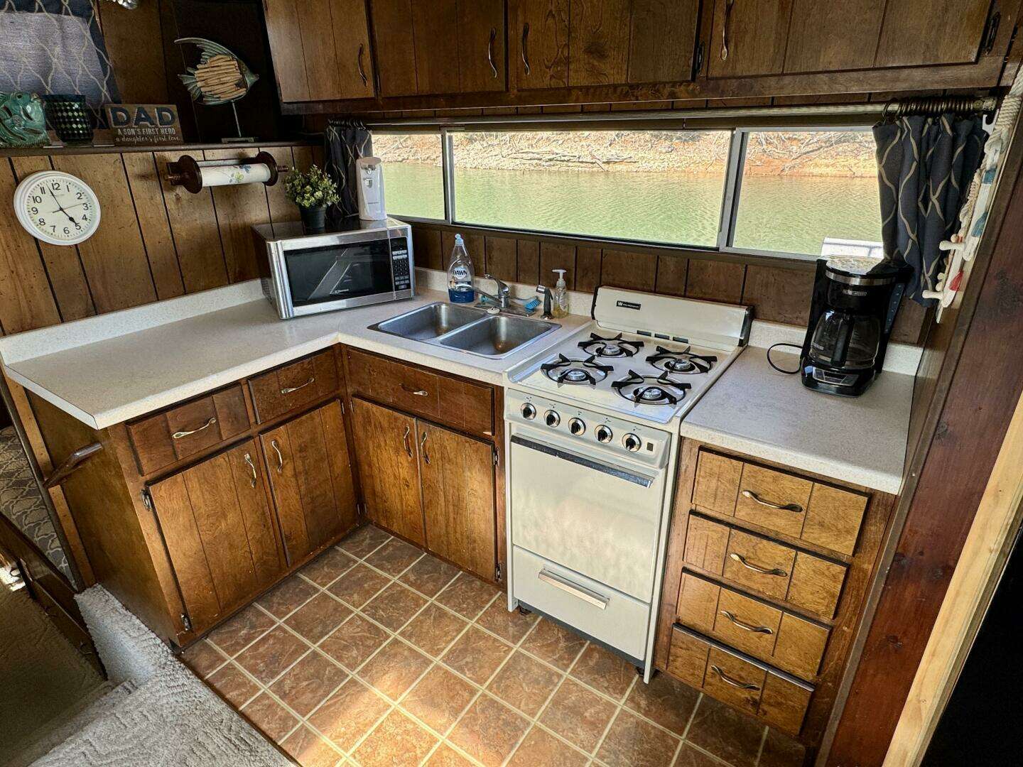 1977 Sumerset 14 x 58 Aluminum Hull Houseboat with Catwalks - Image 32